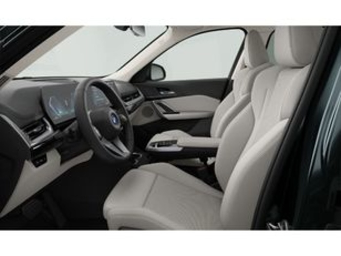 Renting BMW X1 xDrive25e 180 kW (245 CV) 13