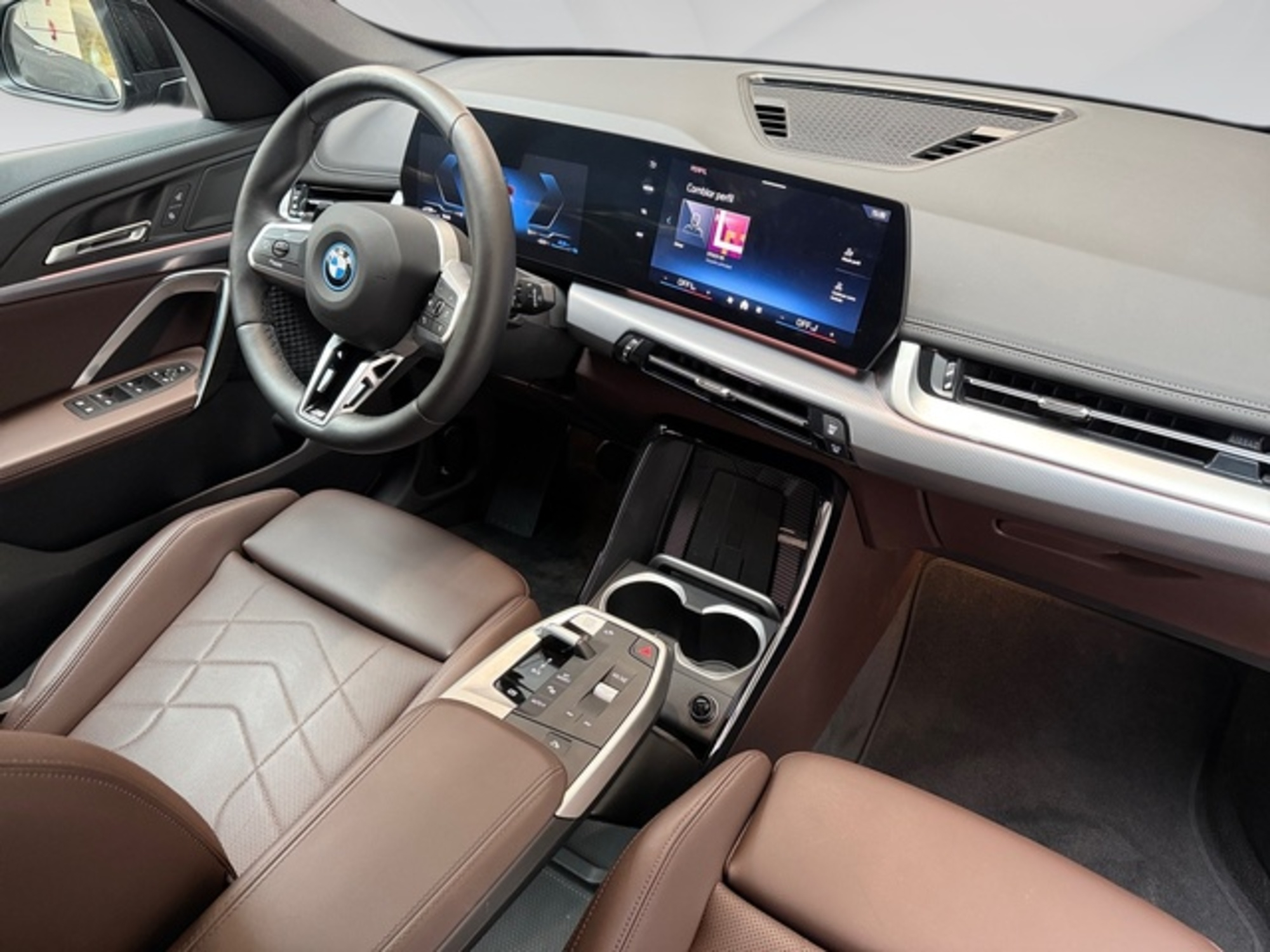 Renting BMW X1 xDrive25e 180 kW (245 CV) 13 7
