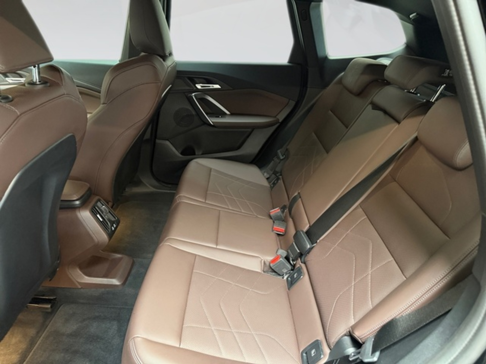 Renting BMW X1 xDrive25e 180 kW (245 CV) 13 7