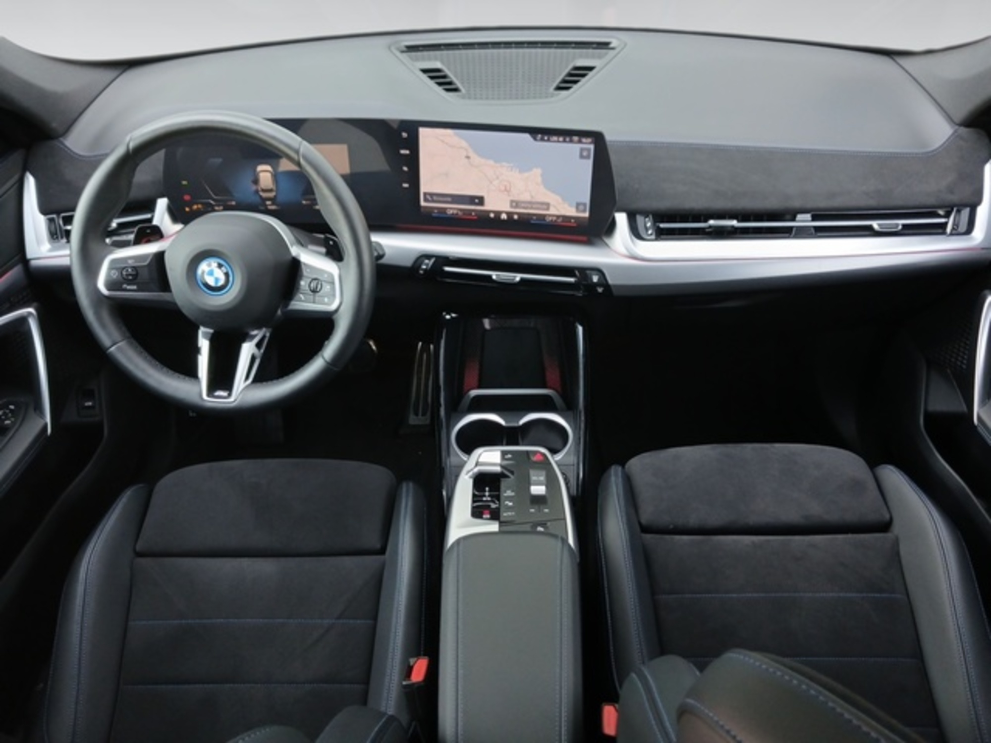 Renting BMW X1 xDrive25e 180 kW (245 CV) 14