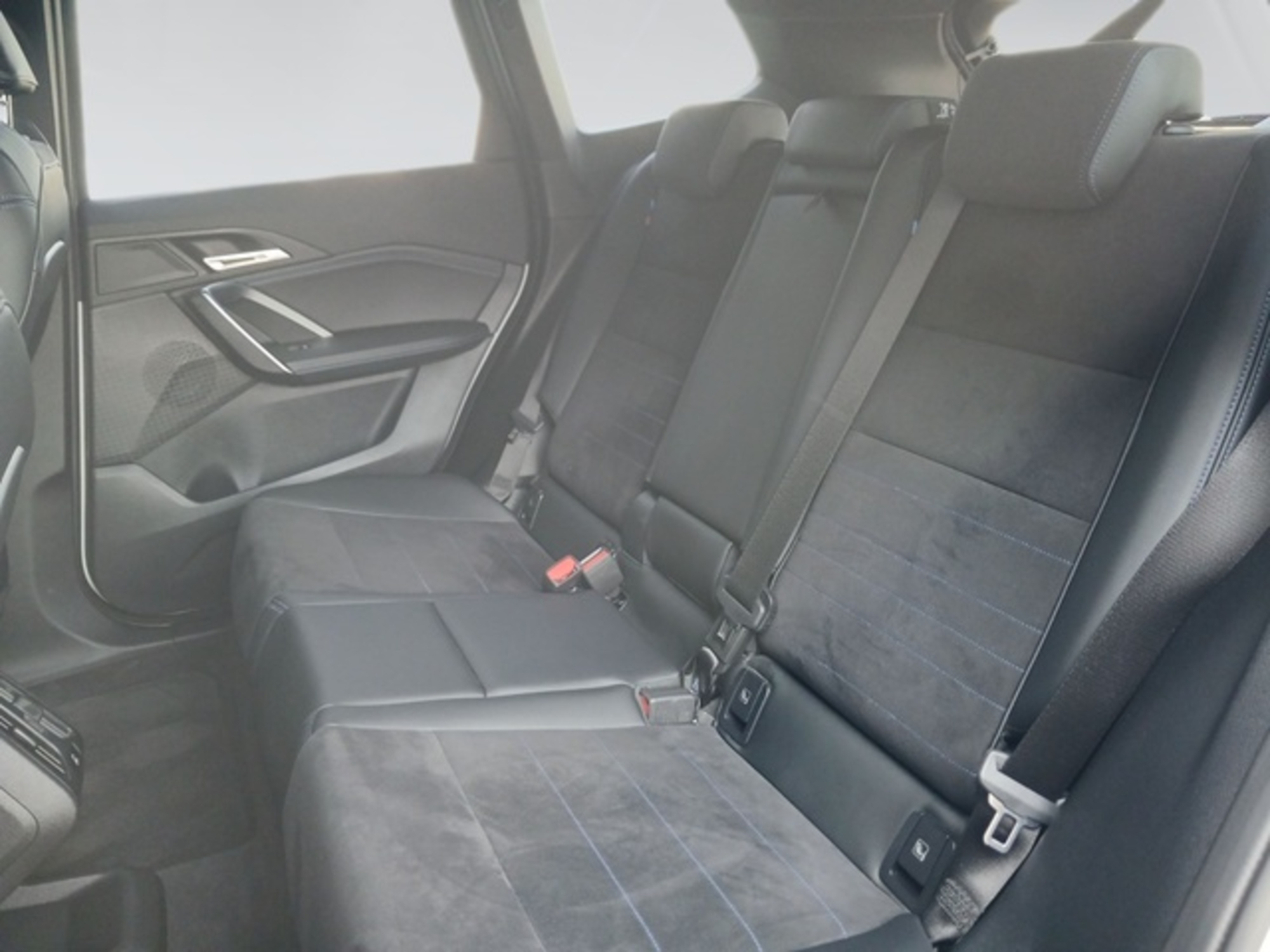 Renting BMW X1 xDrive25e 180 kW (245 CV) 14