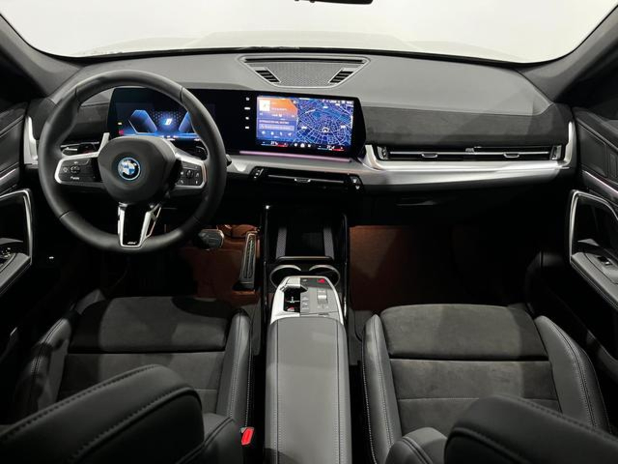 Renting BMW X1 xDrive25e 180 kW (245 CV) 14 15
