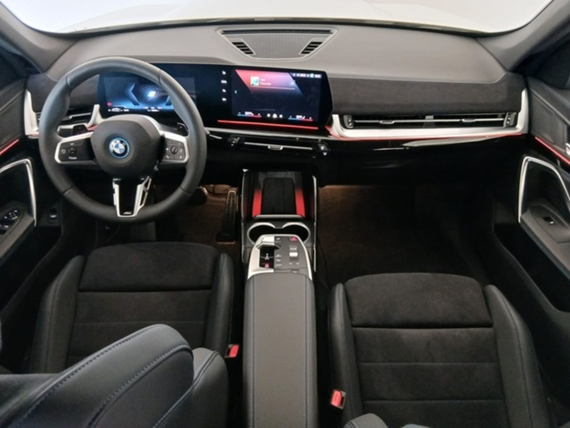 Renting BMW X1 xDrive25e 180 kW (245 CV) 28