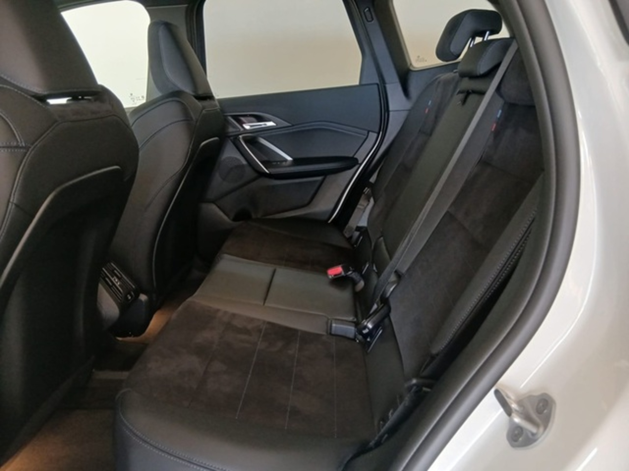 Renting BMW X1 xDrive25e 180 kW (245 CV) 28