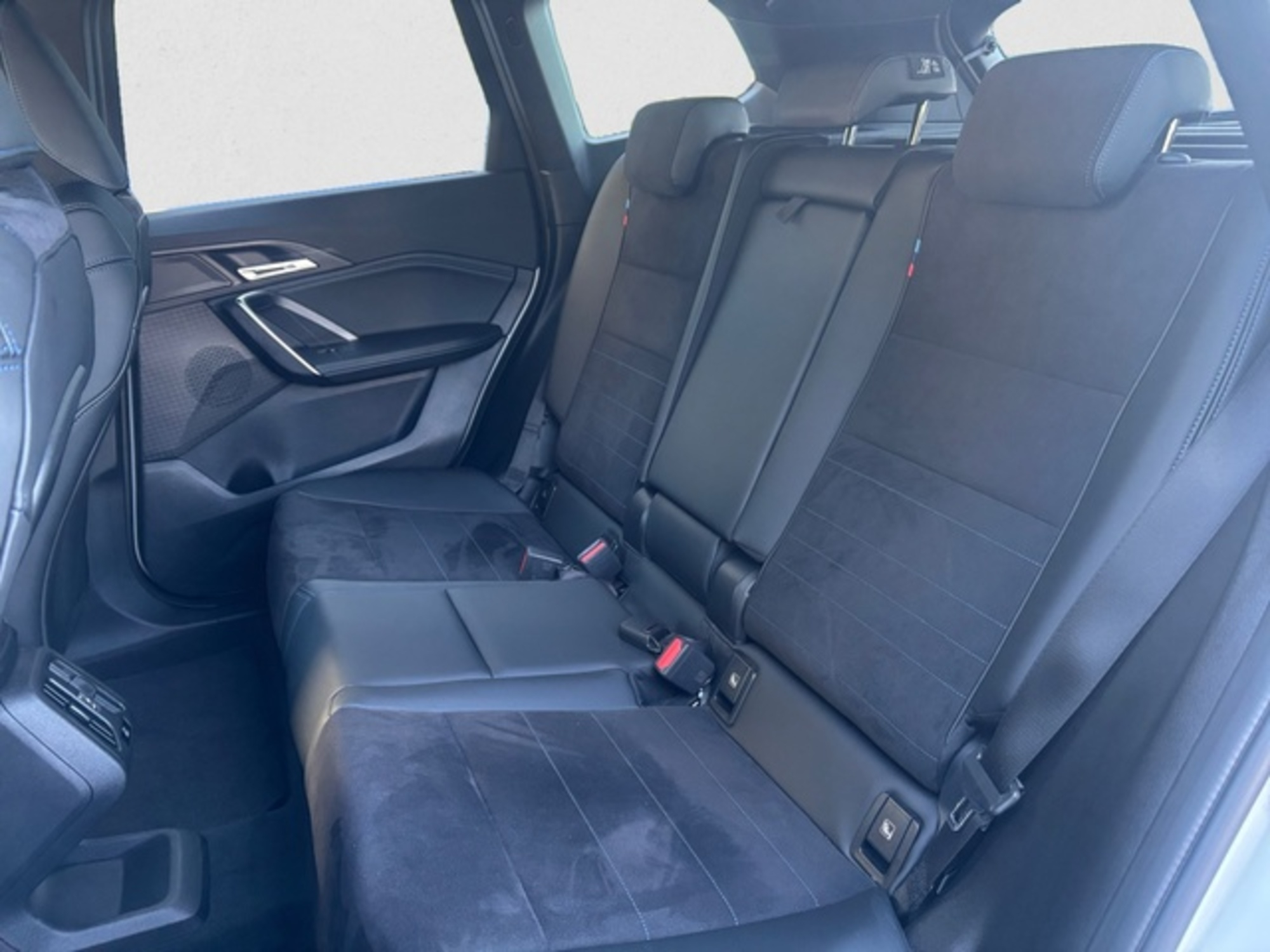 Renting BMW X1 xDrive25e 180 kW (245 CV) 28 12