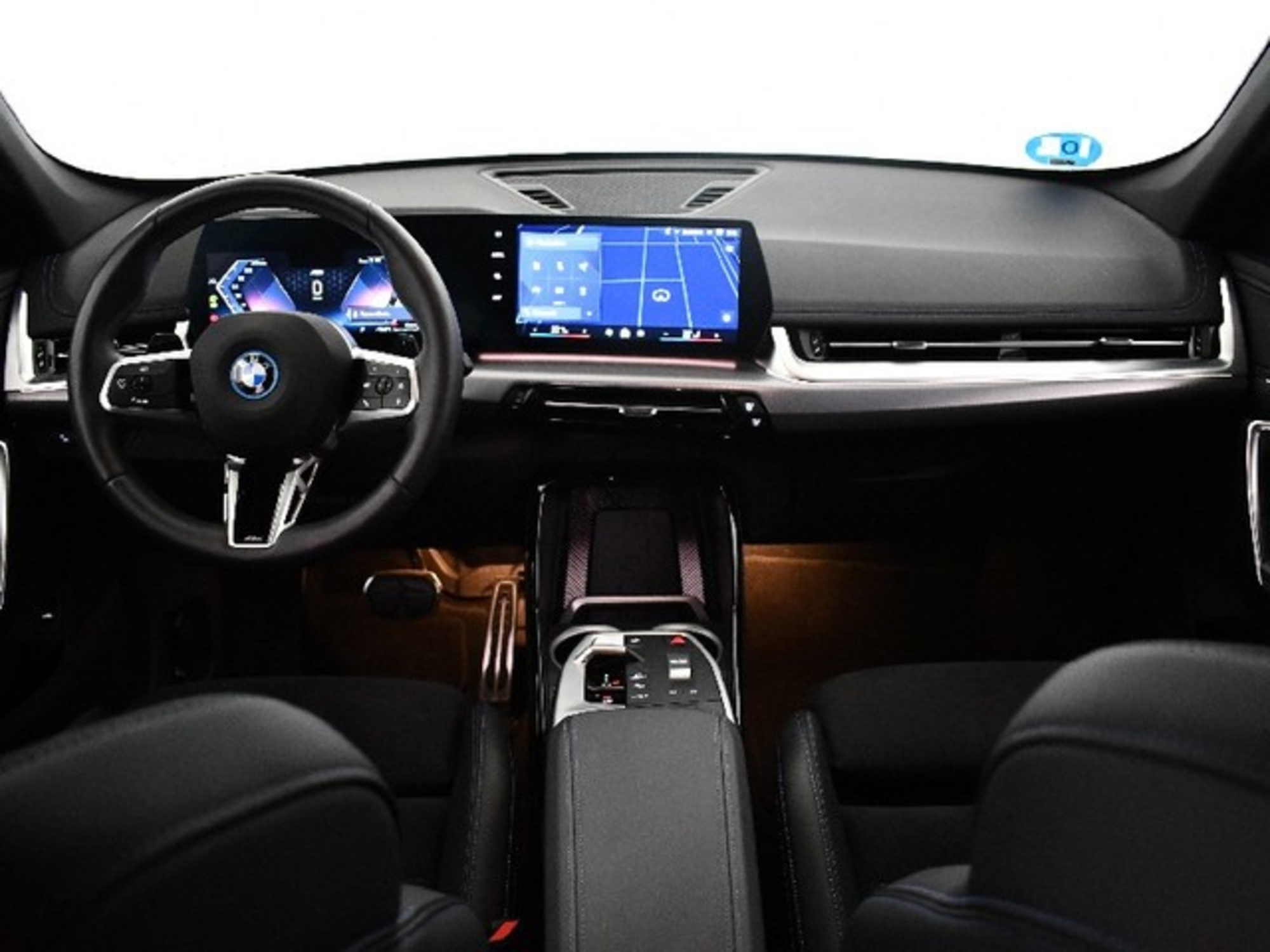 Renting BMW X1 xDrive25e 180 kW (245 CV) 4 18