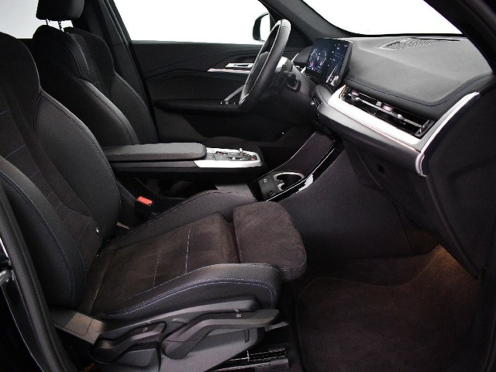 Renting BMW X1 xDrive25e 180 kW (245 CV) 4 18