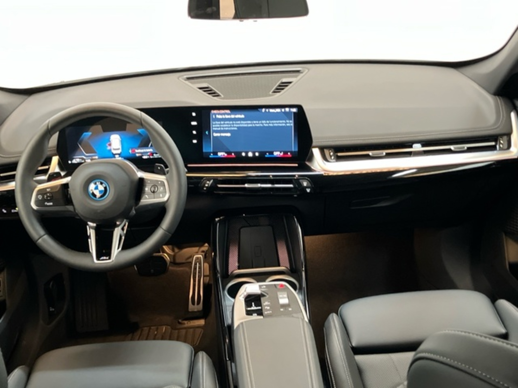 Renting BMW X1 xDrive30e 240 kW (326 CV) 7