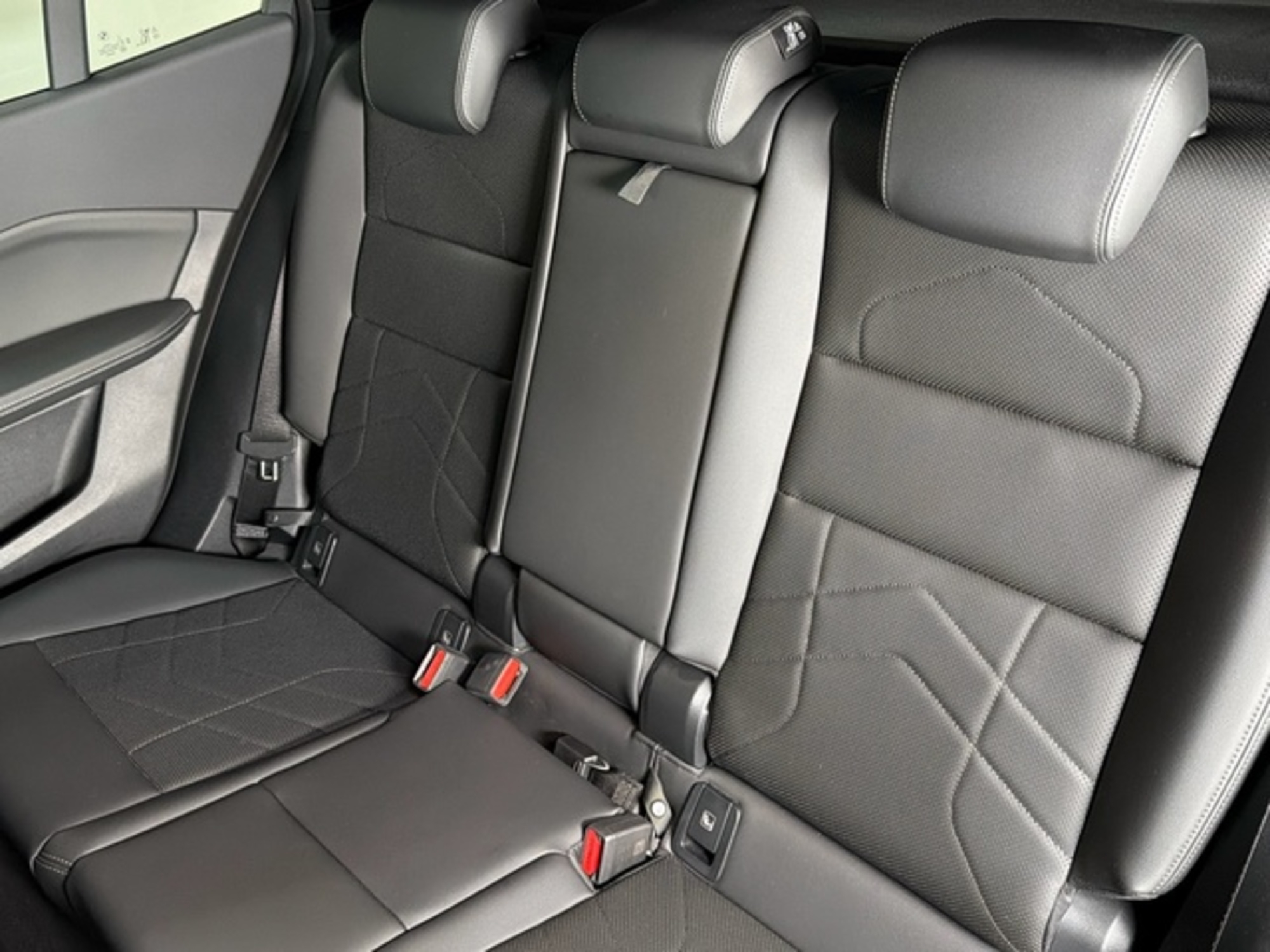 Renting BMW X2 sDrive18d 110 kW (150 CV) 27 3