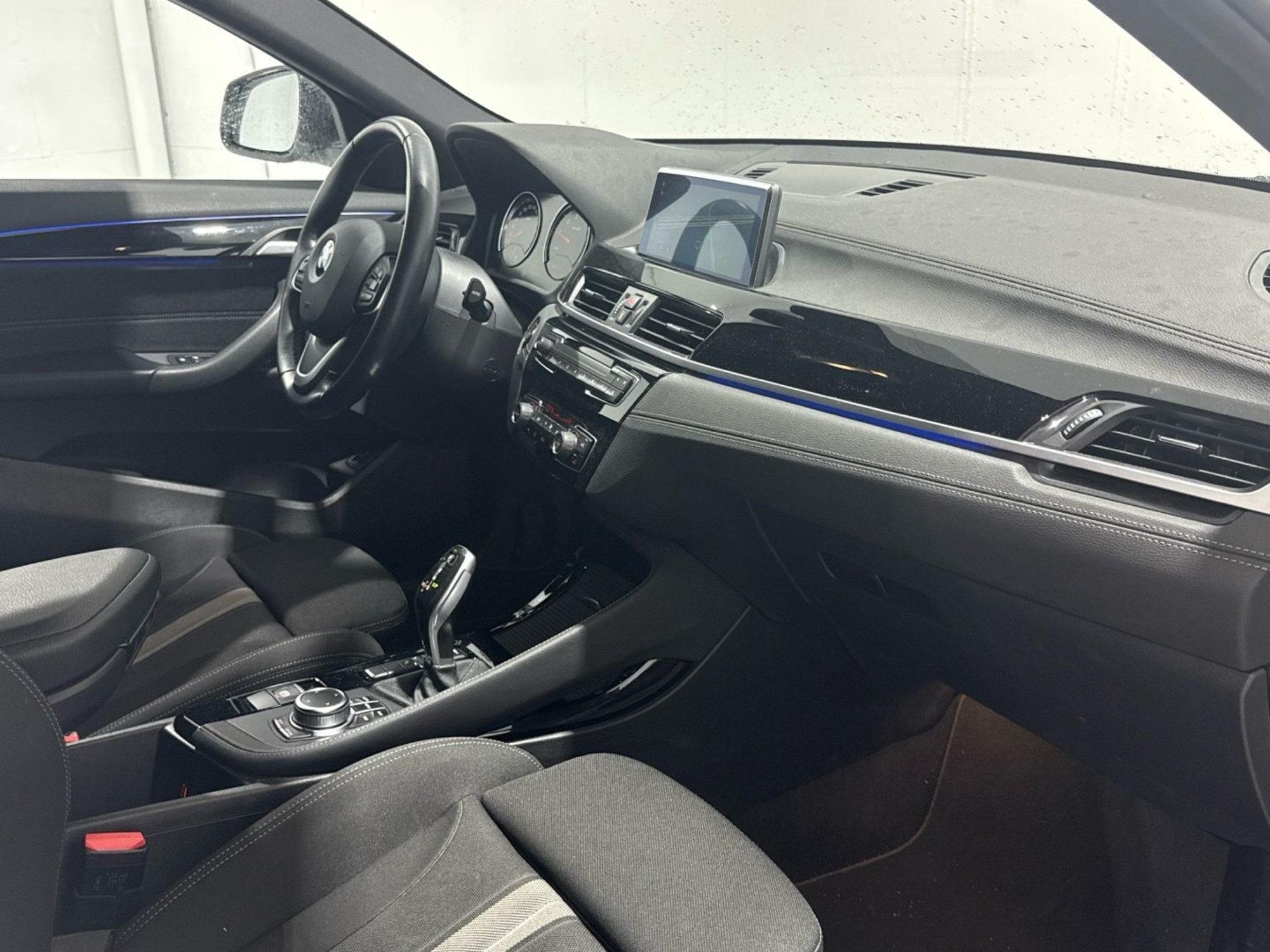 Renting BMW X2 sDrive18i 103 kW (140 CV) 1 1