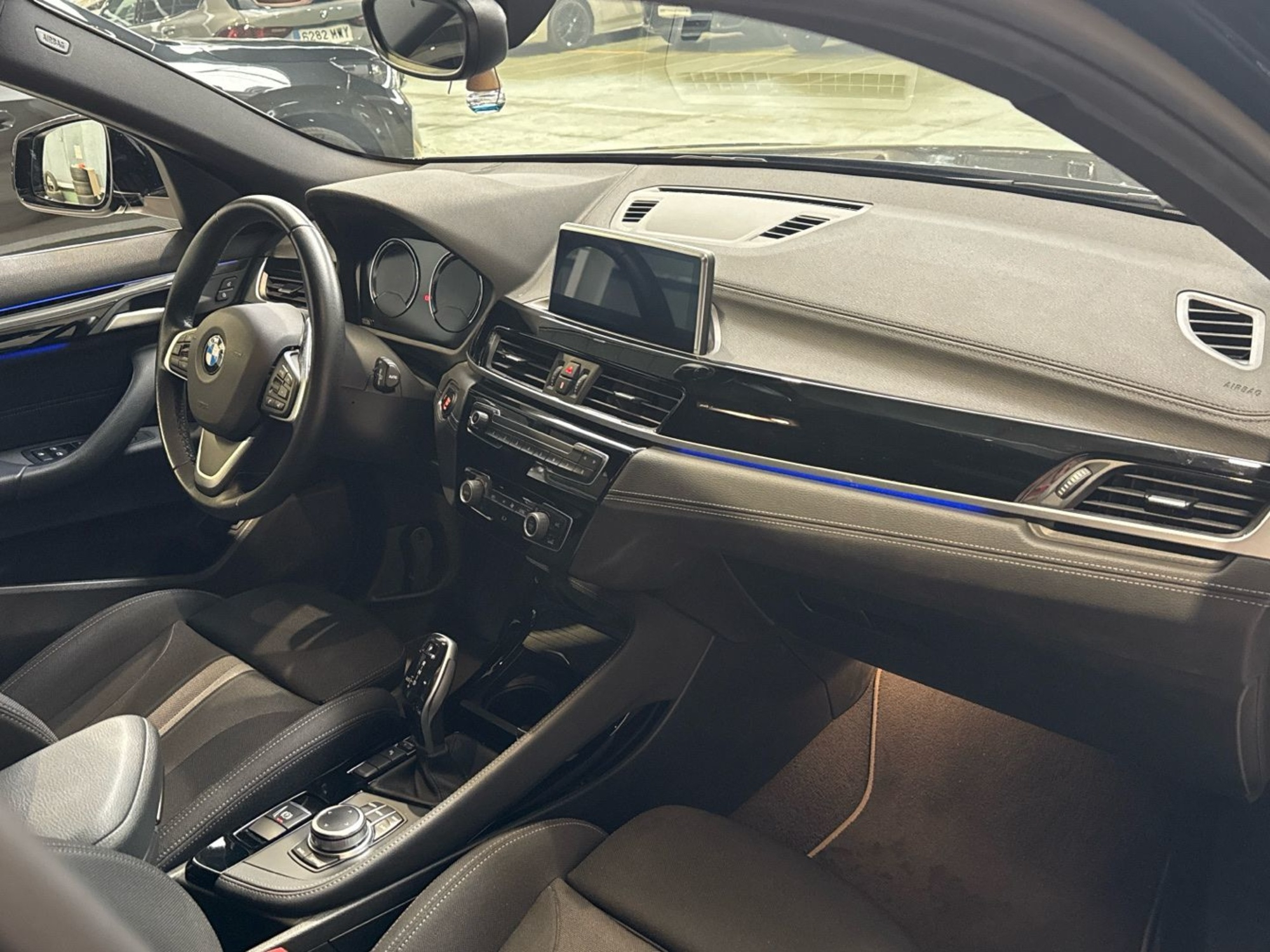 Renting BMW X2 sDrive18i 103 kW (140 CV) 2