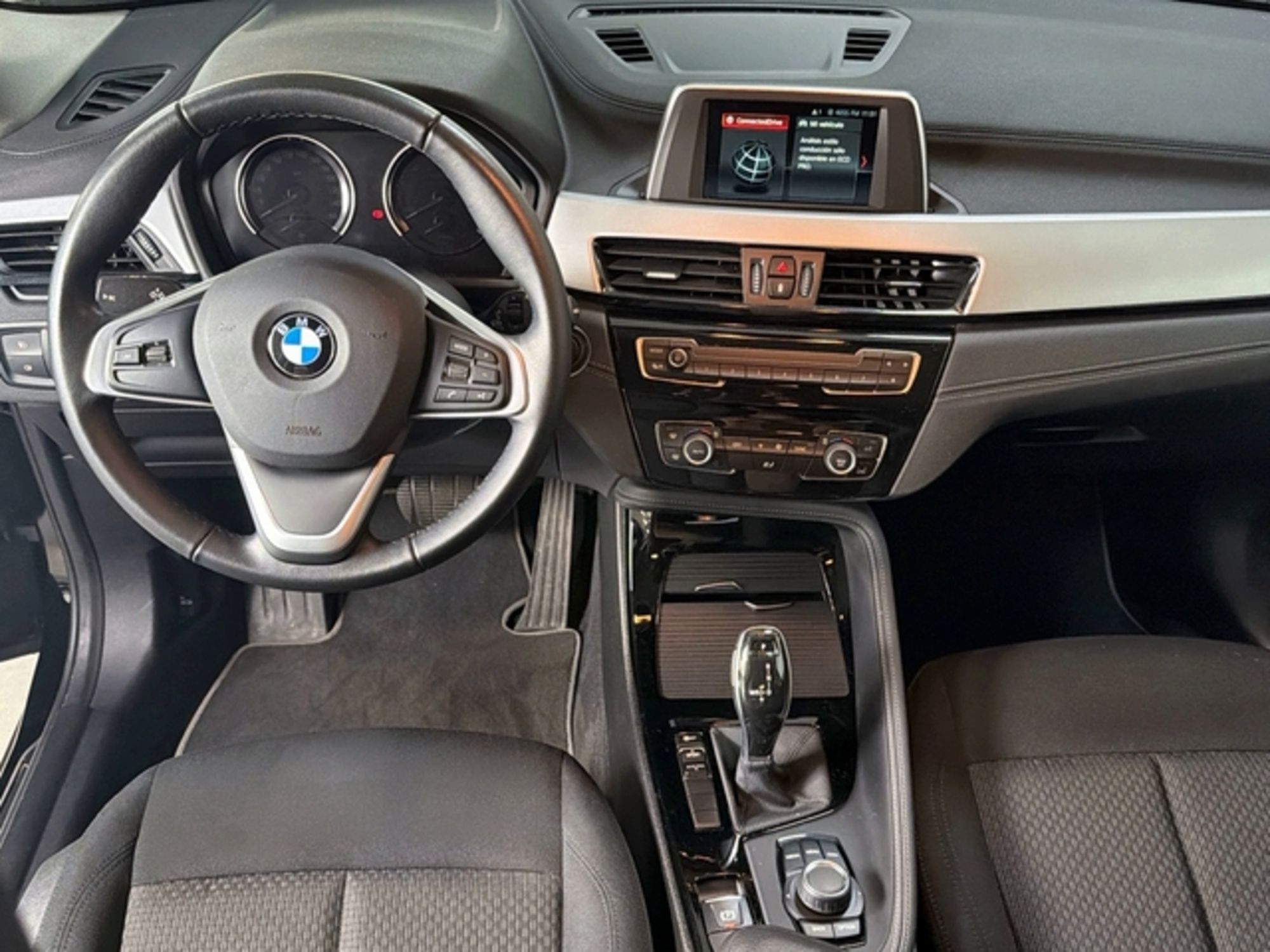 Renting BMW X2 sDrive20i 141 kW (192 CV) 2