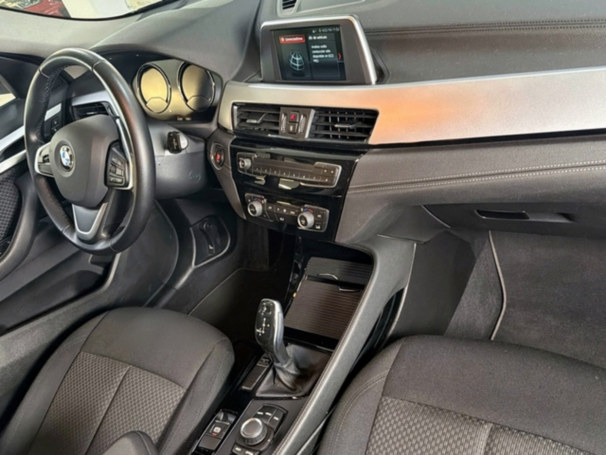 Renting BMW X2 sDrive20i 141 kW (192 CV) 2