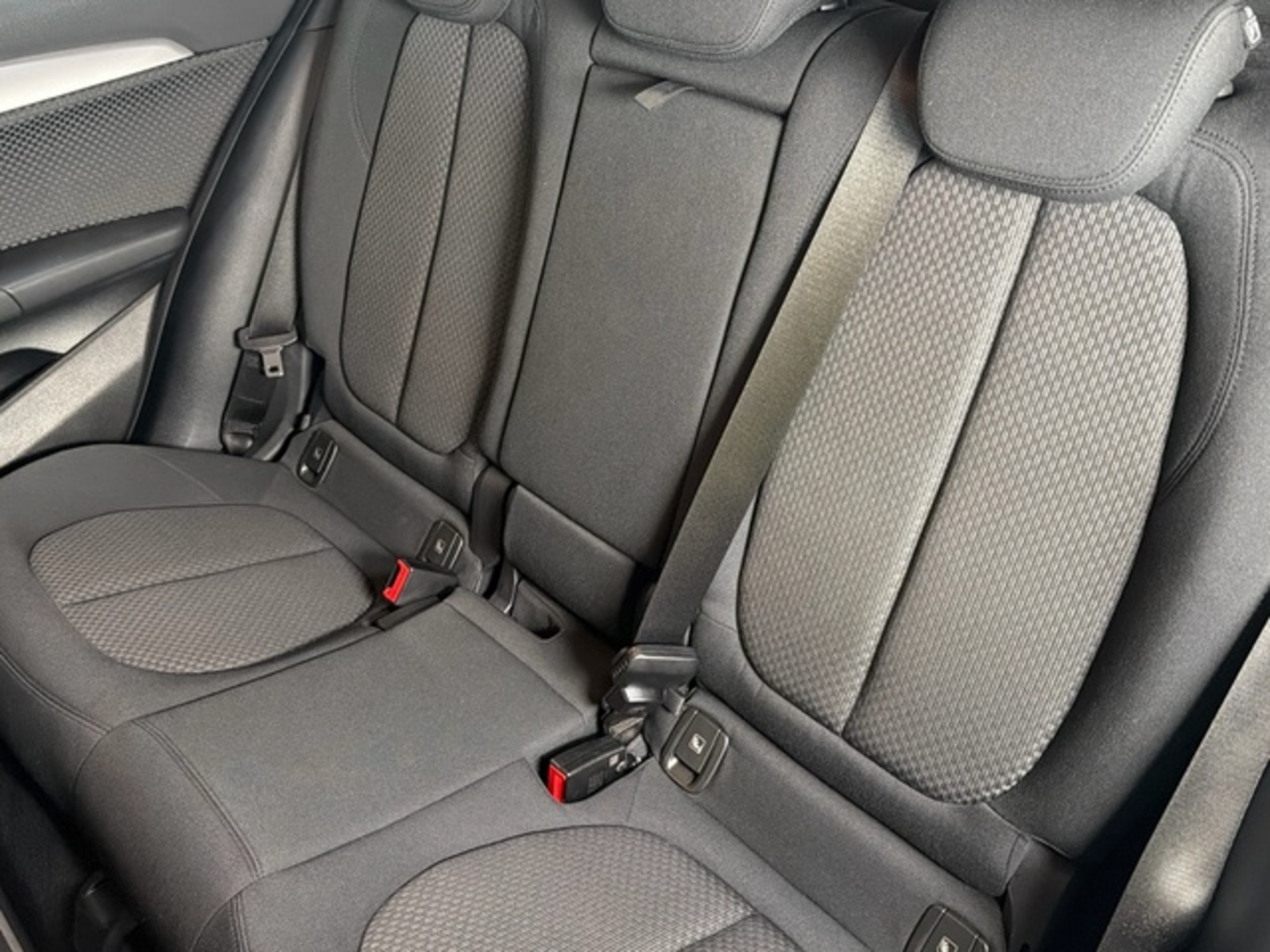 Renting BMW X2 sDrive20i 141 kW (192 CV) 2