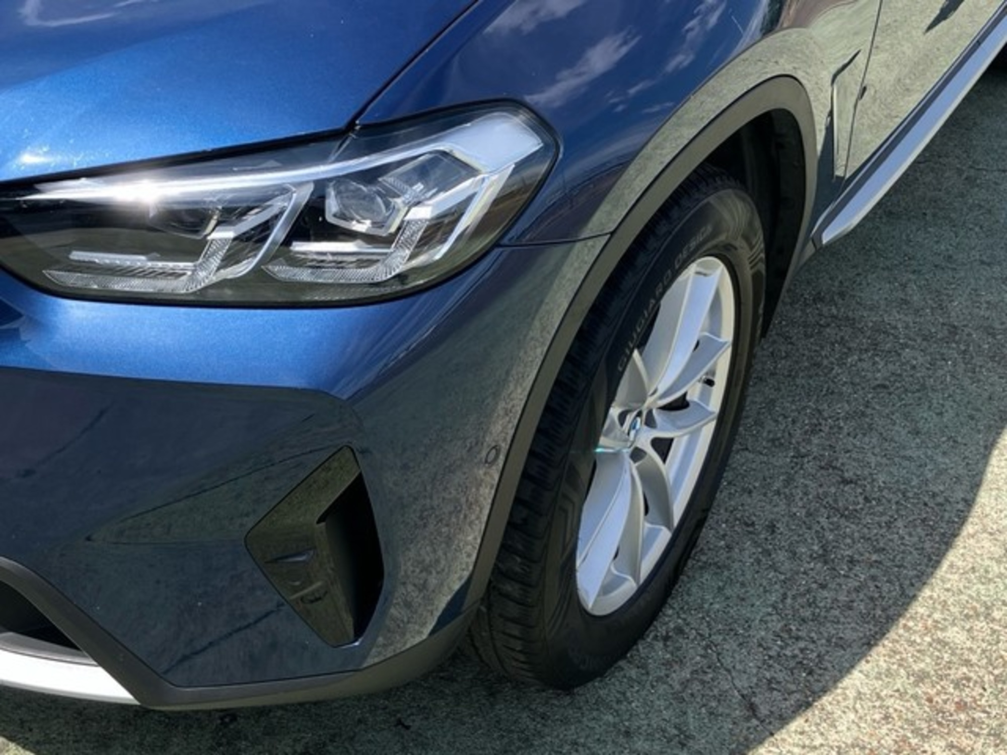 Renting BMW X3 xDrive20i xLine 135 kW (184 CV)