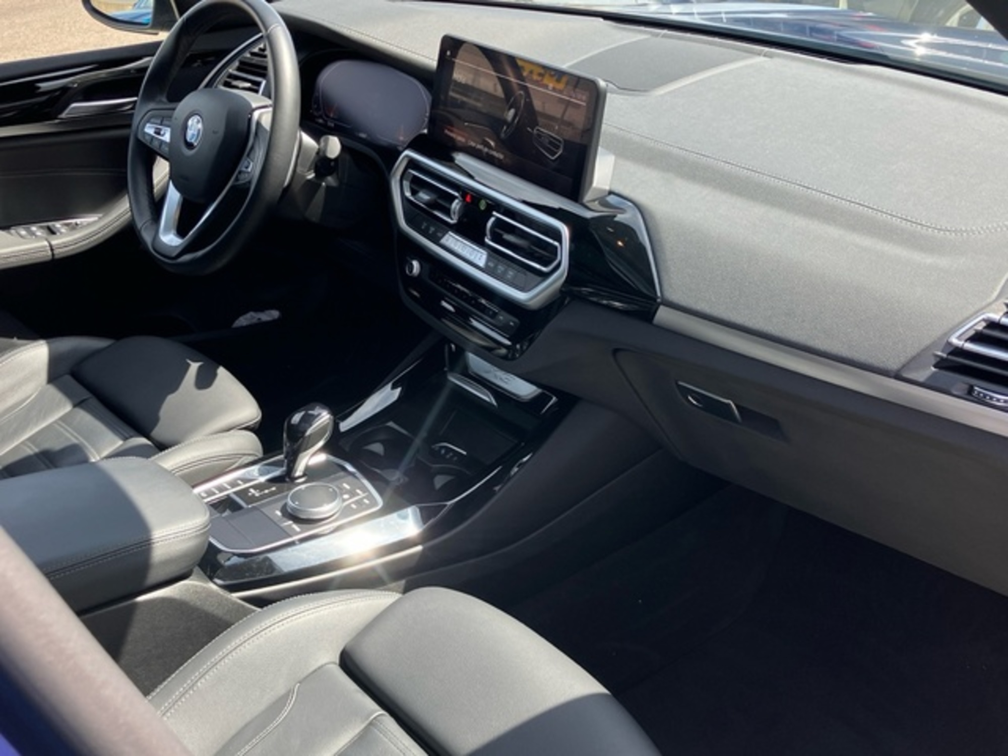 Renting BMW X3 xDrive20i xLine 135 kW (184 CV)