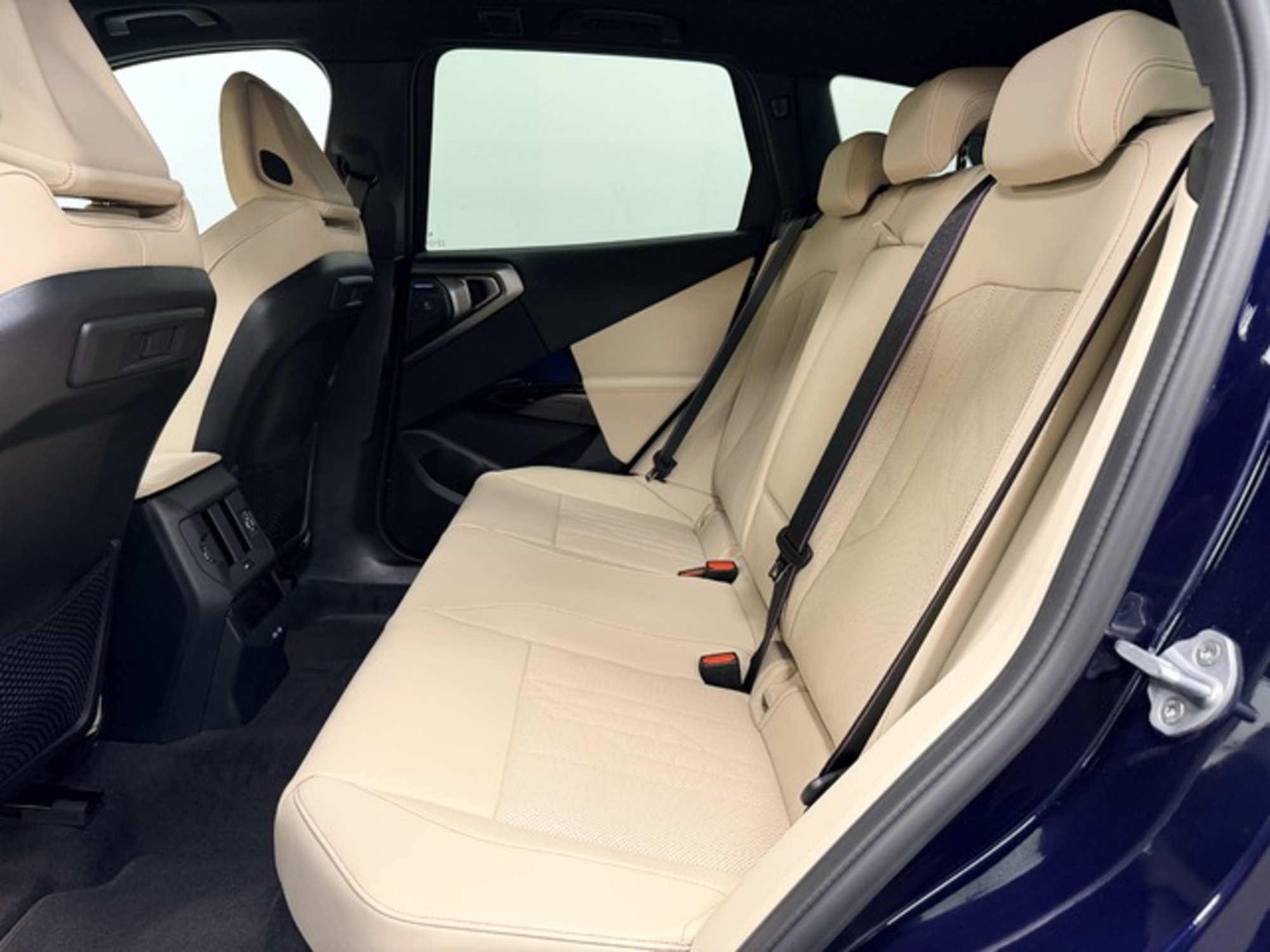 Renting BMW X3 xDrive30e 220 kW (299 CV) 7