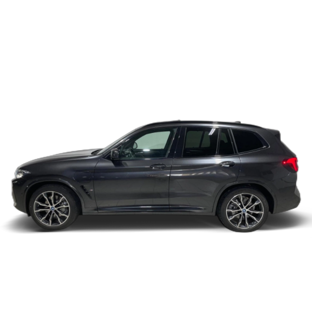 Renting BMW X3 xDrive30e xLine 215 kW (292 CV) 4