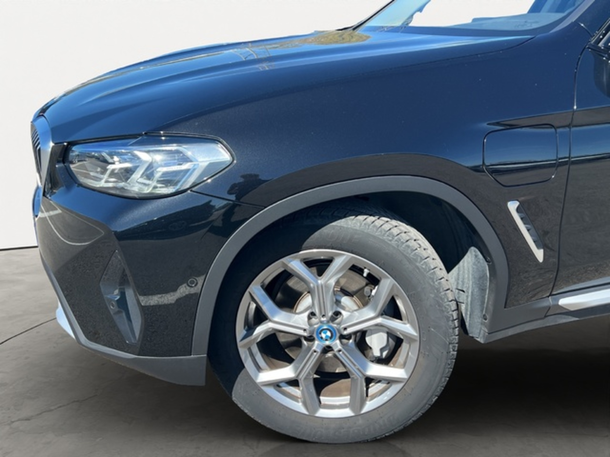 Renting BMW X3 xDrive30e xLine 215 kW (292 CV) 5 1