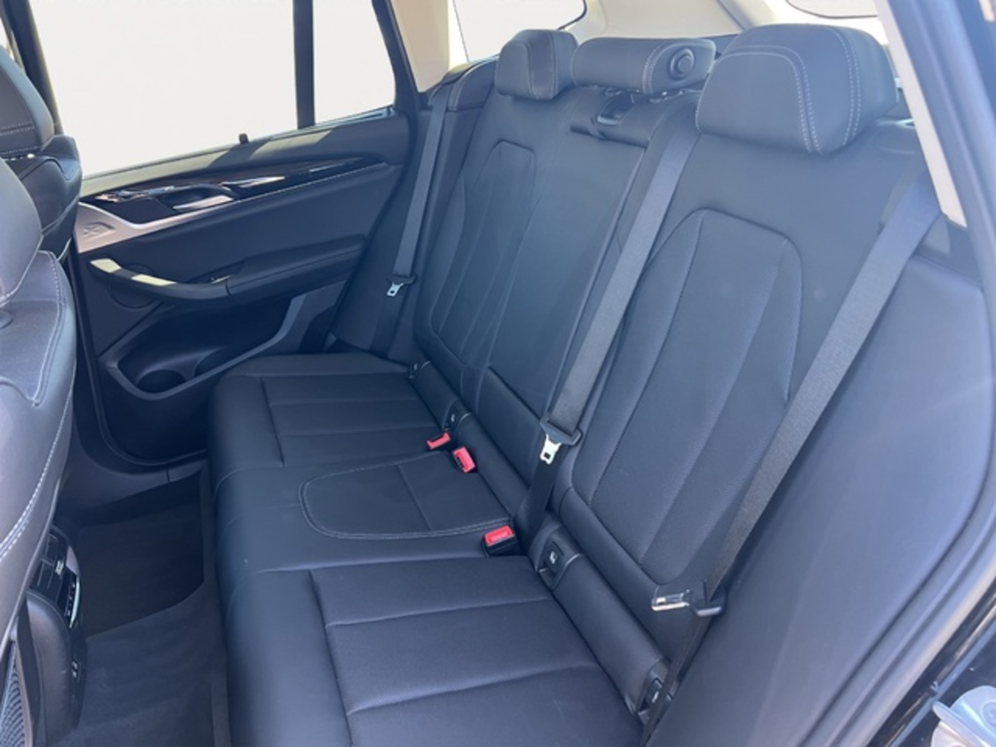 Renting BMW X3 xDrive30e xLine 215 kW (292 CV) 5 1