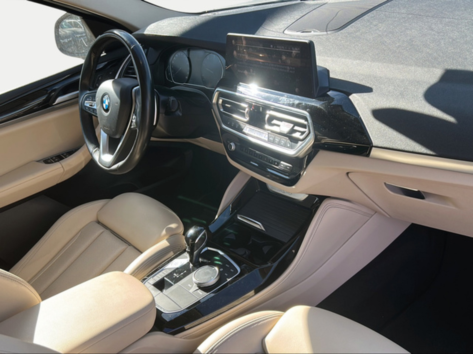 Renting BMW X4 xDrive20d xLine 140 kW (190 CV) 6