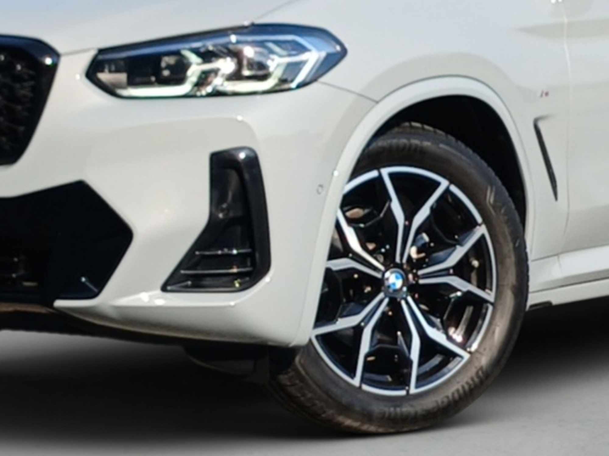 Renting BMW X4 xDrive20d xLine 140 kW (190 CV) 4