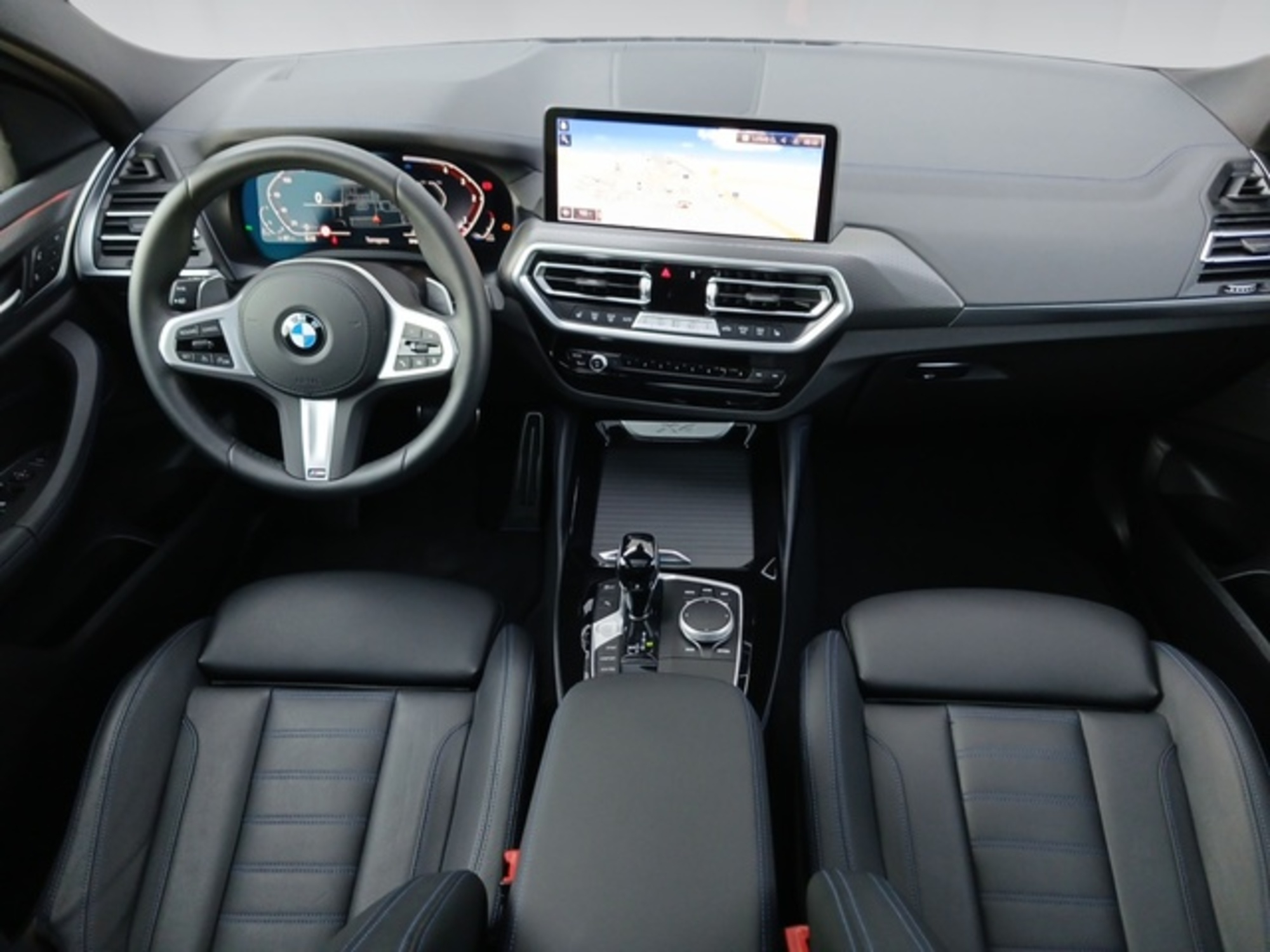 Renting BMW X4 xDrive20d xLine 140 kW (190 CV) 4