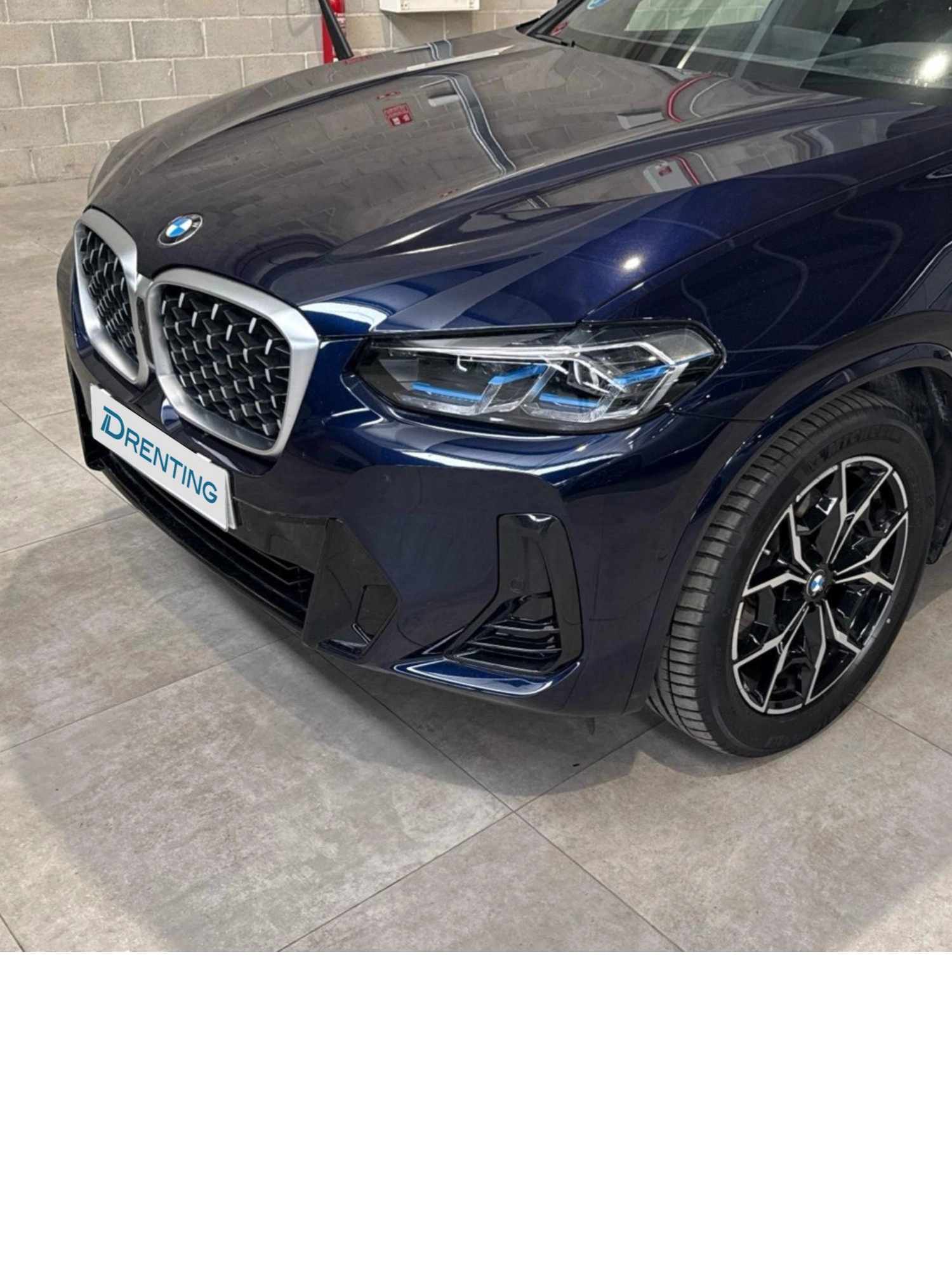 Renting BMW X4 xDrive20d xLine 140 kW (190 CV) 4 1