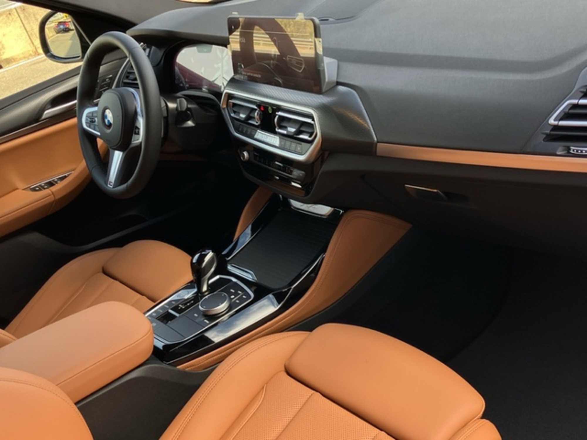 Renting BMW X4 xDrive20d xLine 140 kW (190 CV) 8