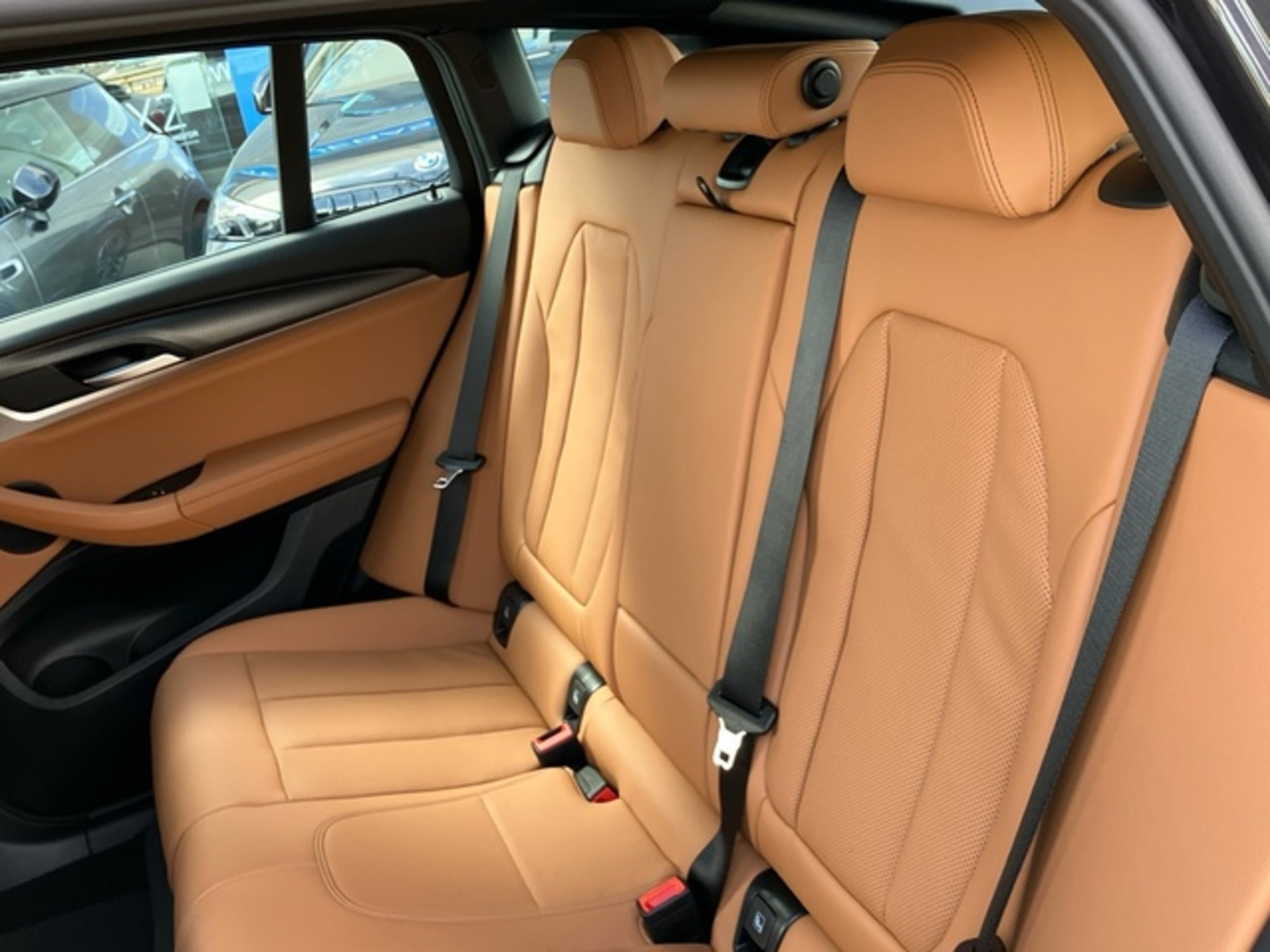Renting BMW X4 xDrive20d xLine 140 kW (190 CV) 8