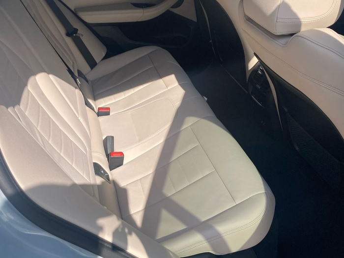 Renting BMW X4 xDrive20i xLine 135 kW (184 CV)