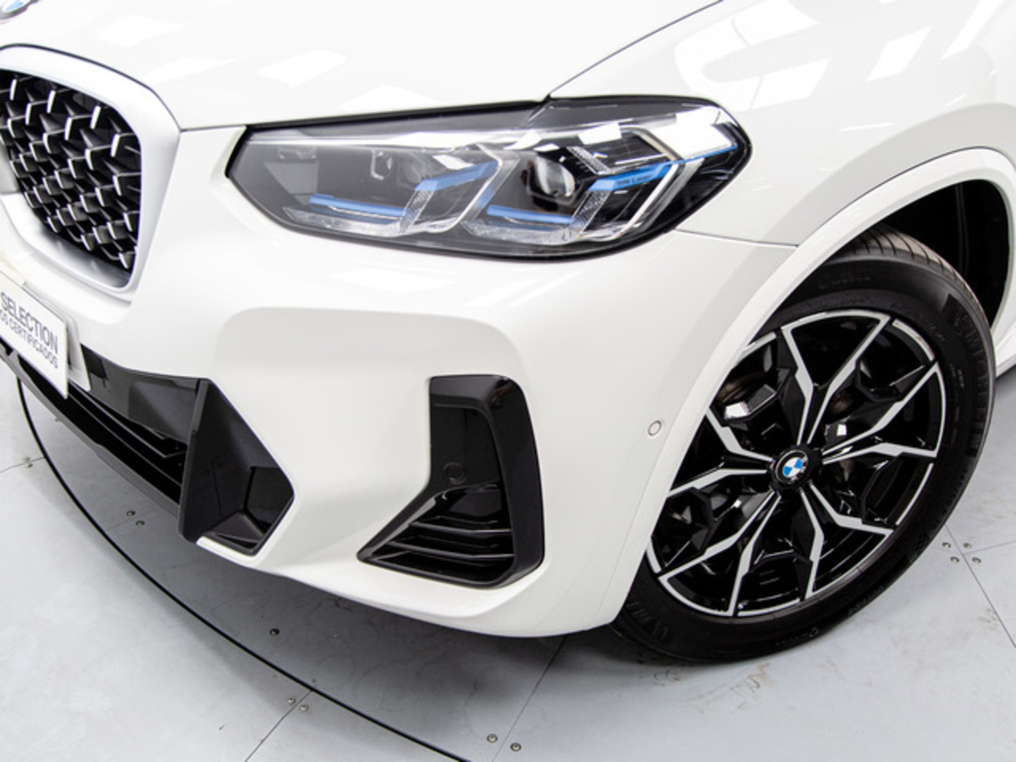 Renting BMW X4 xDrive30d xLine 210 kW (286 CV) 2