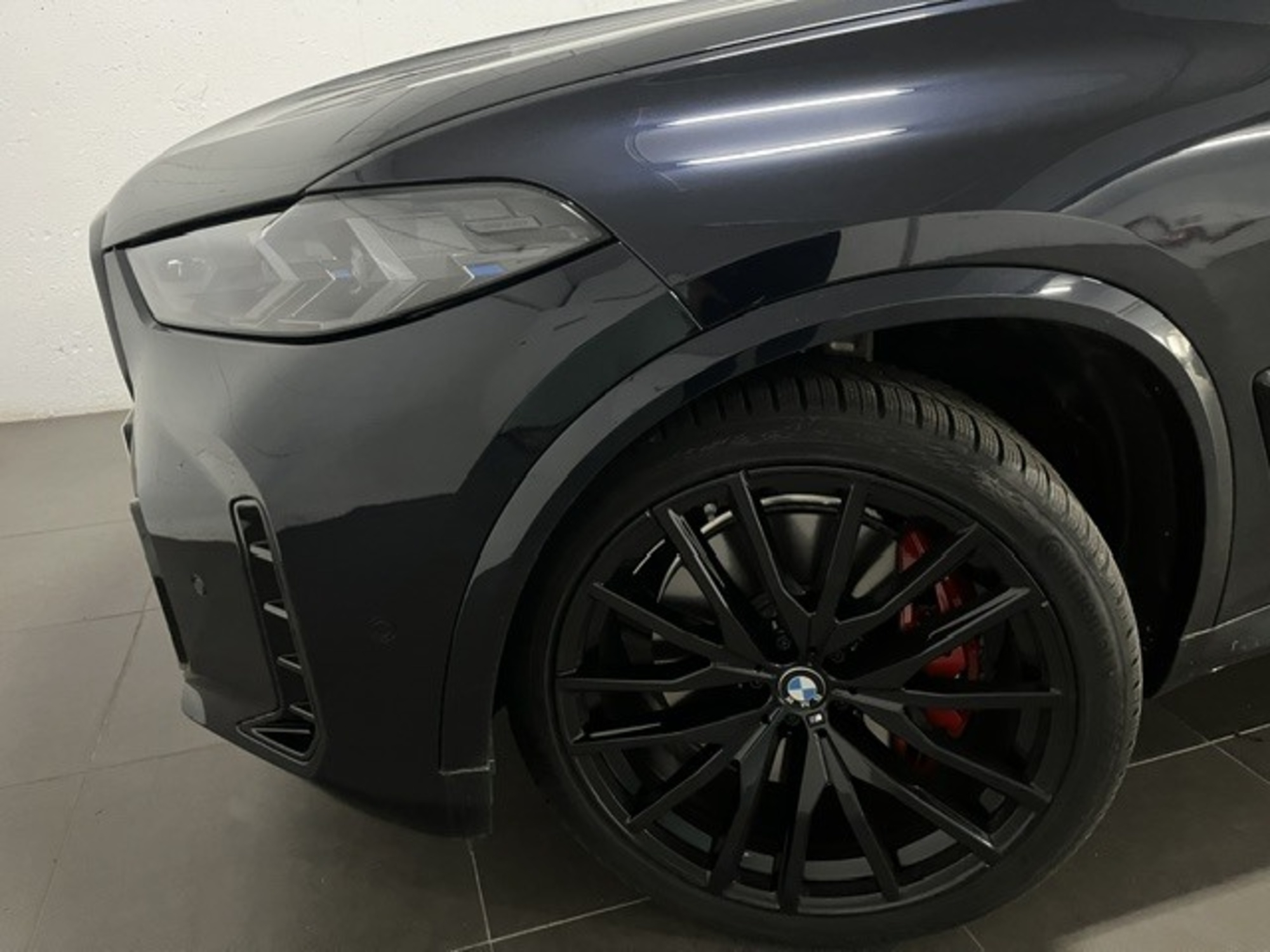 Renting BMW X5 M60i xDrive 390 kW (530 CV)