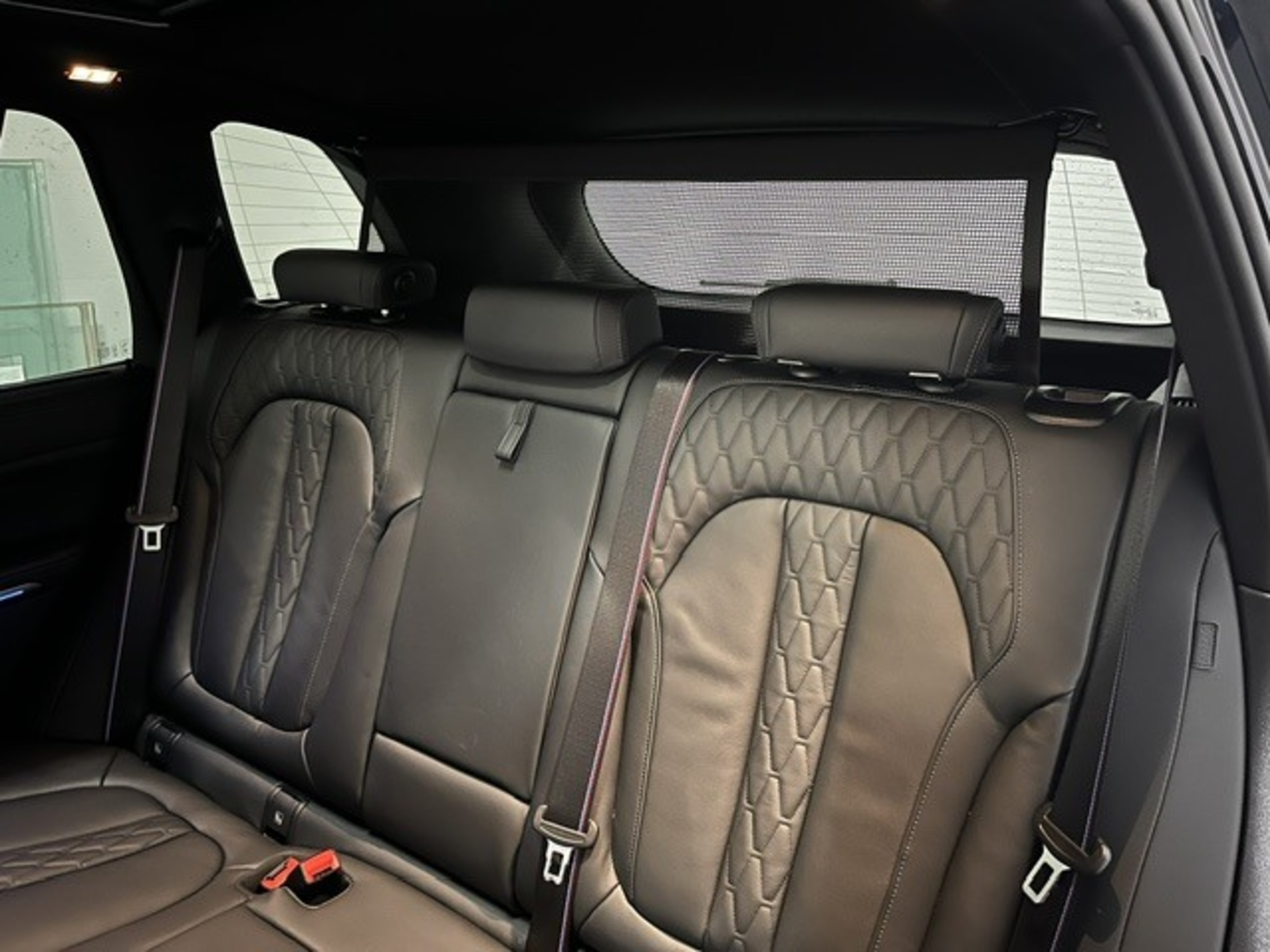 Renting BMW X5 M60i xDrive 390 kW (530 CV)