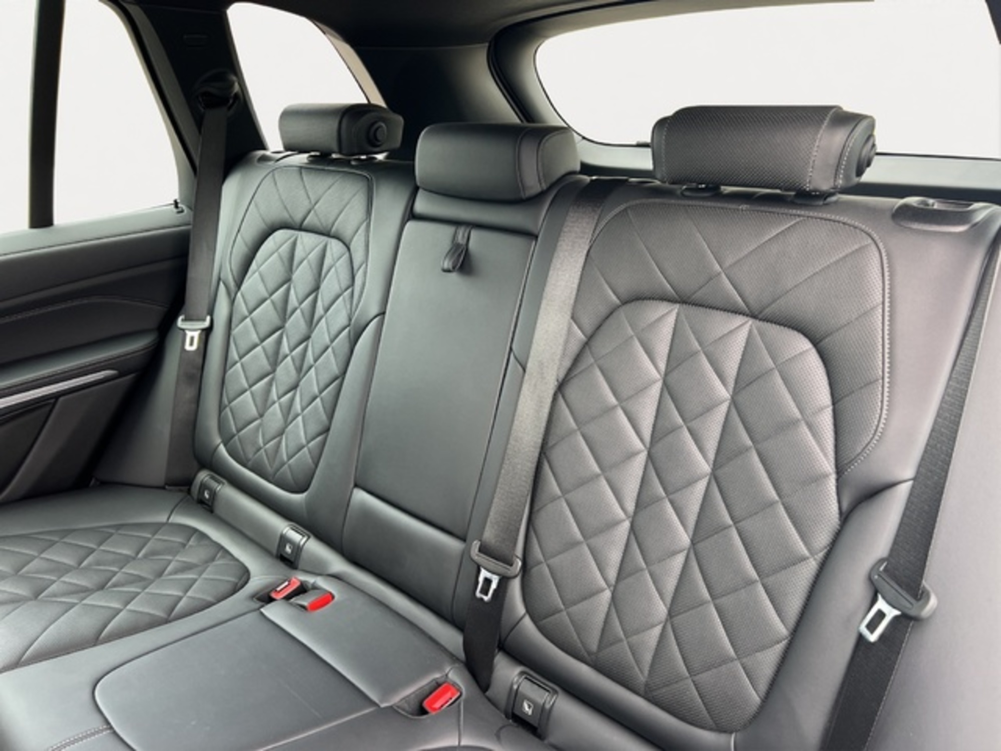 Renting BMW X5 xDrive30d 210 kW (286 CV) 1