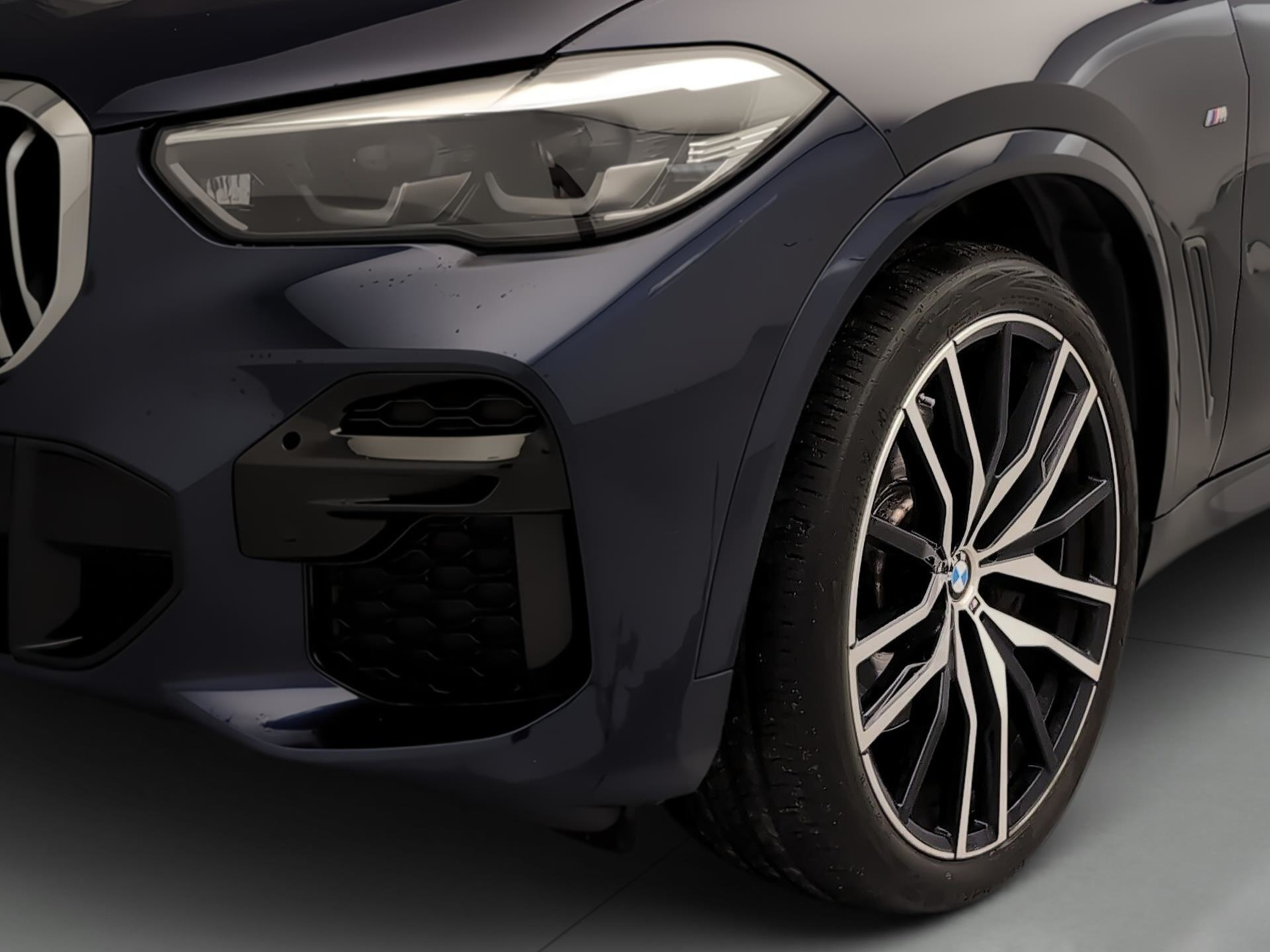 Renting BMW X5 xDrive30d 210 kW (286 CV) 2 1