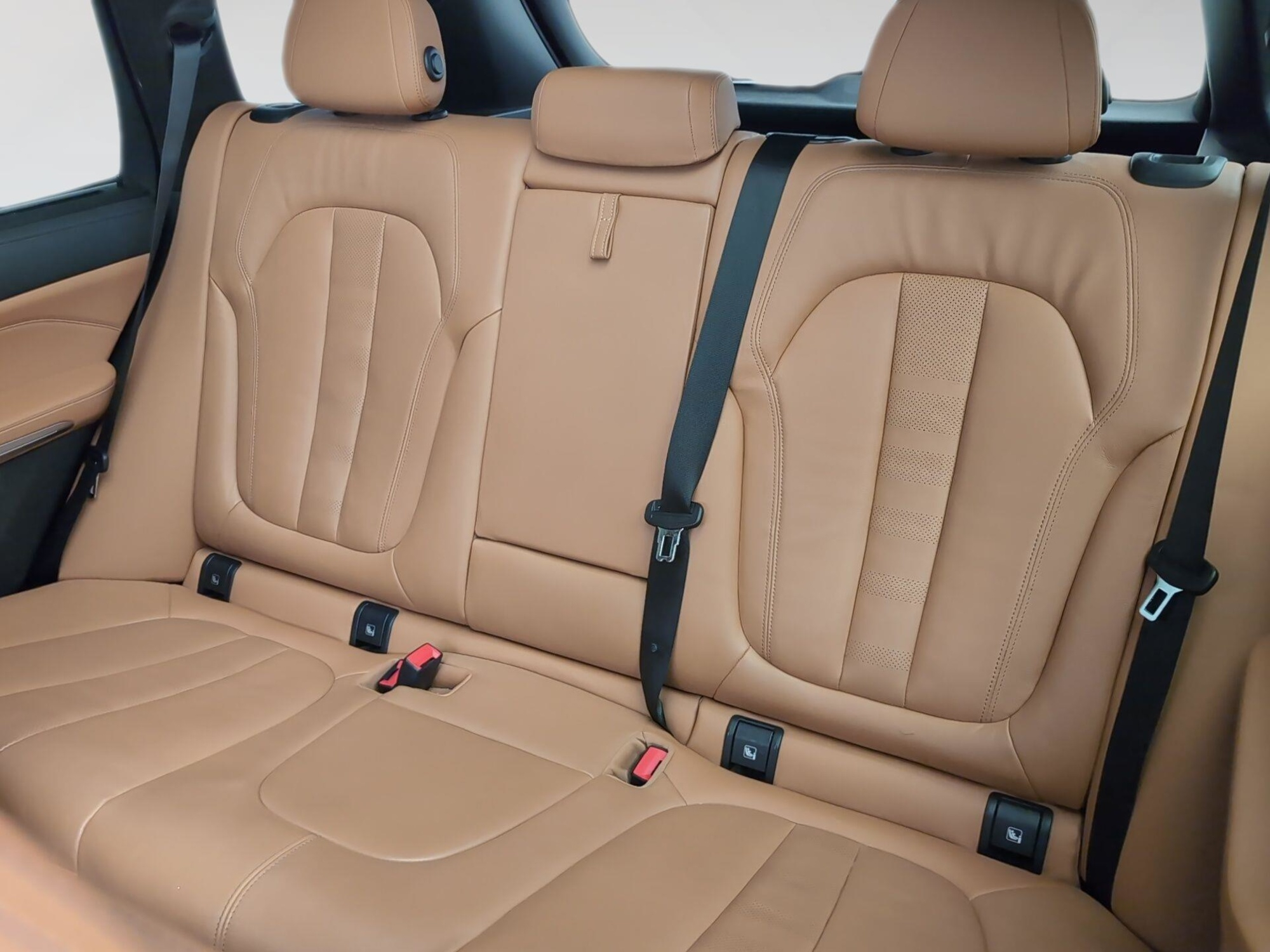 Renting BMW X5 xDrive30d 210 kW (286 CV) 2 1