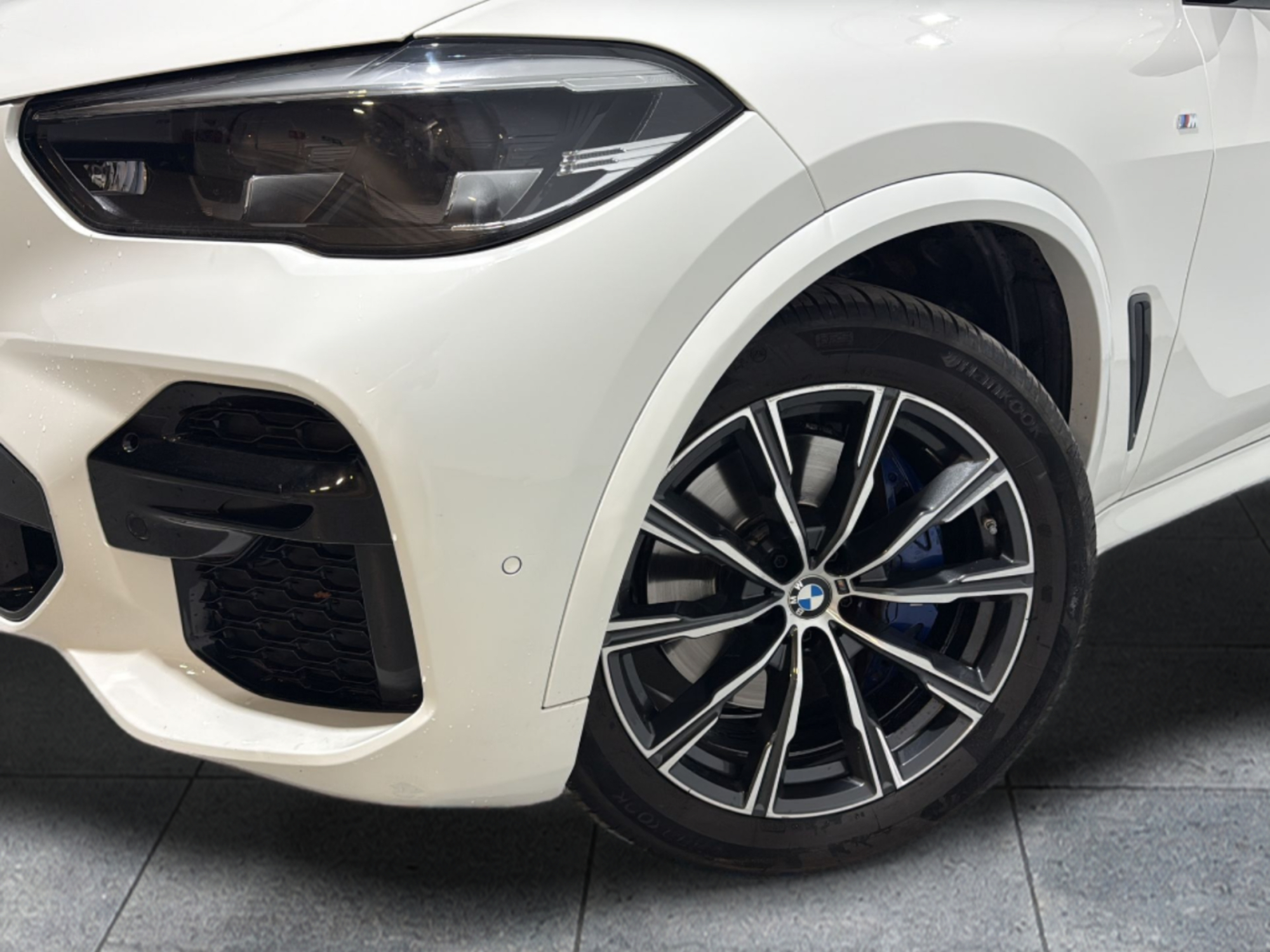 Renting BMW X5 xDrive30d 210 kW (286 CV) 4 1