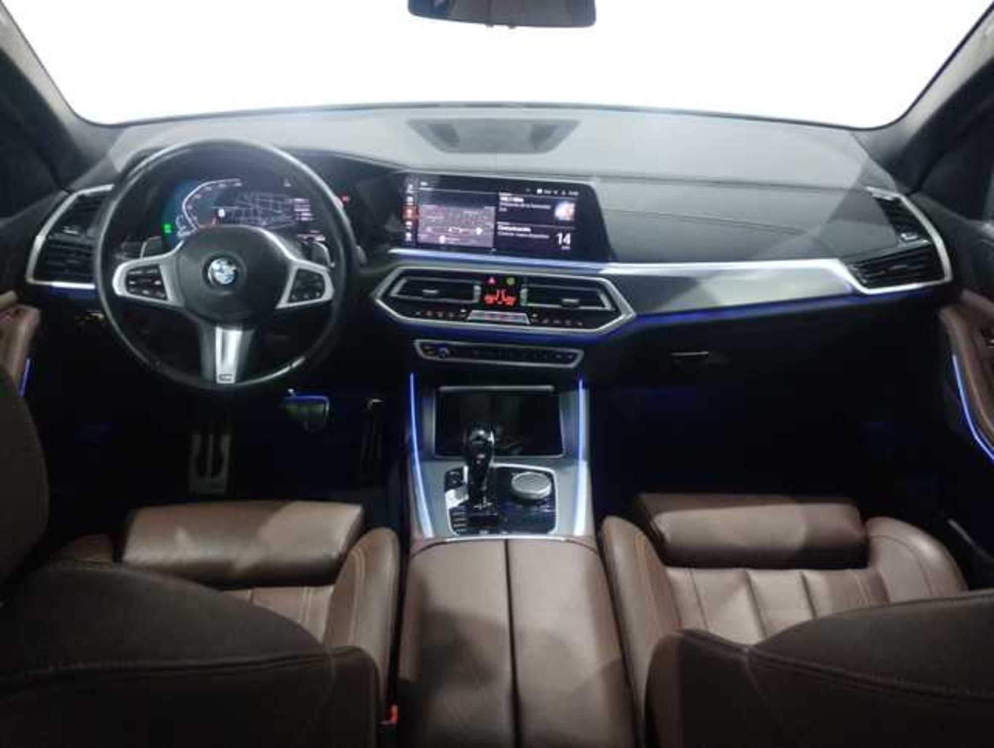 Renting BMW X5 xDrive30d 210 kW (286 CV) 5