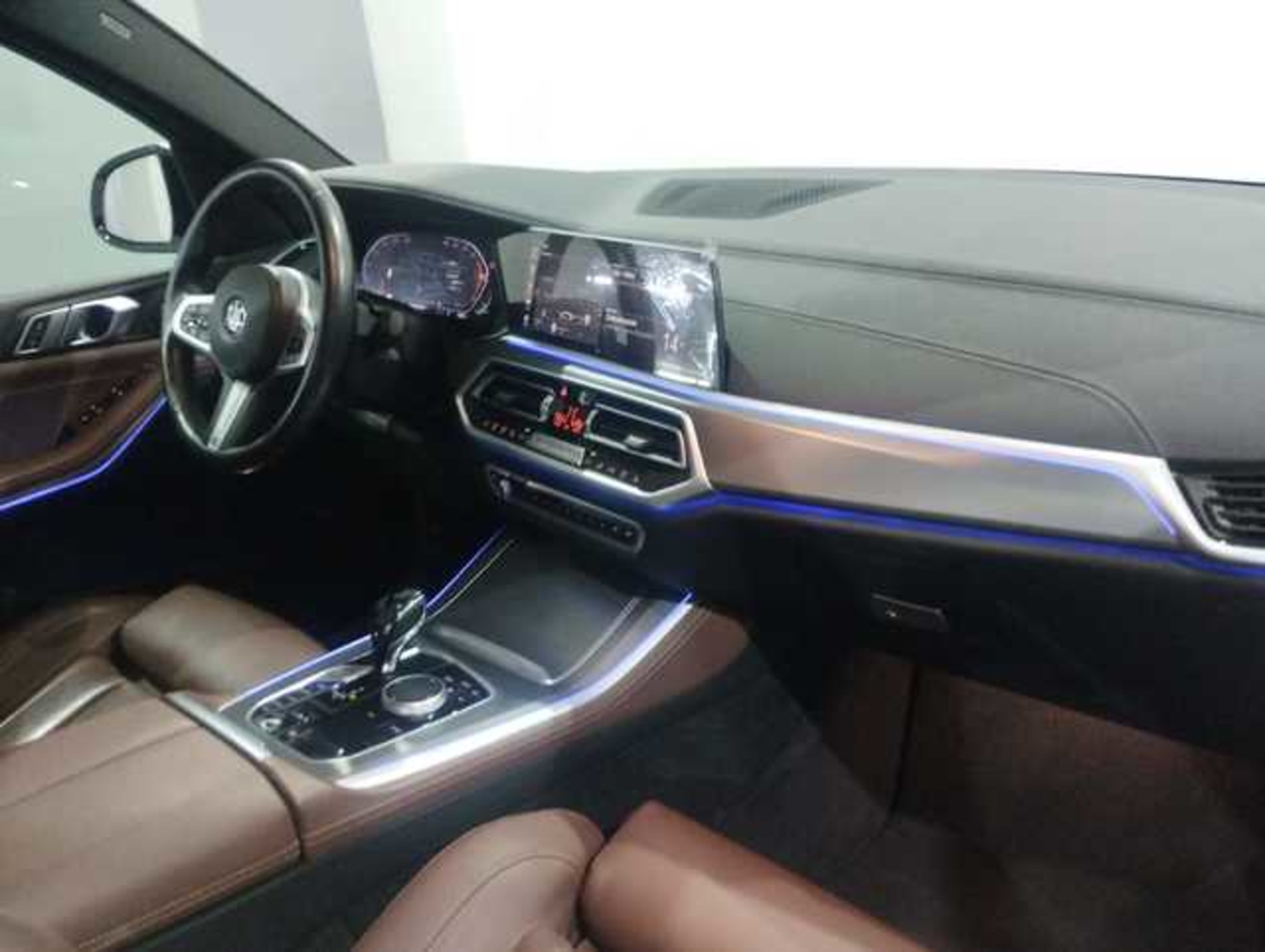 Renting BMW X5 xDrive30d 210 kW (286 CV) 5