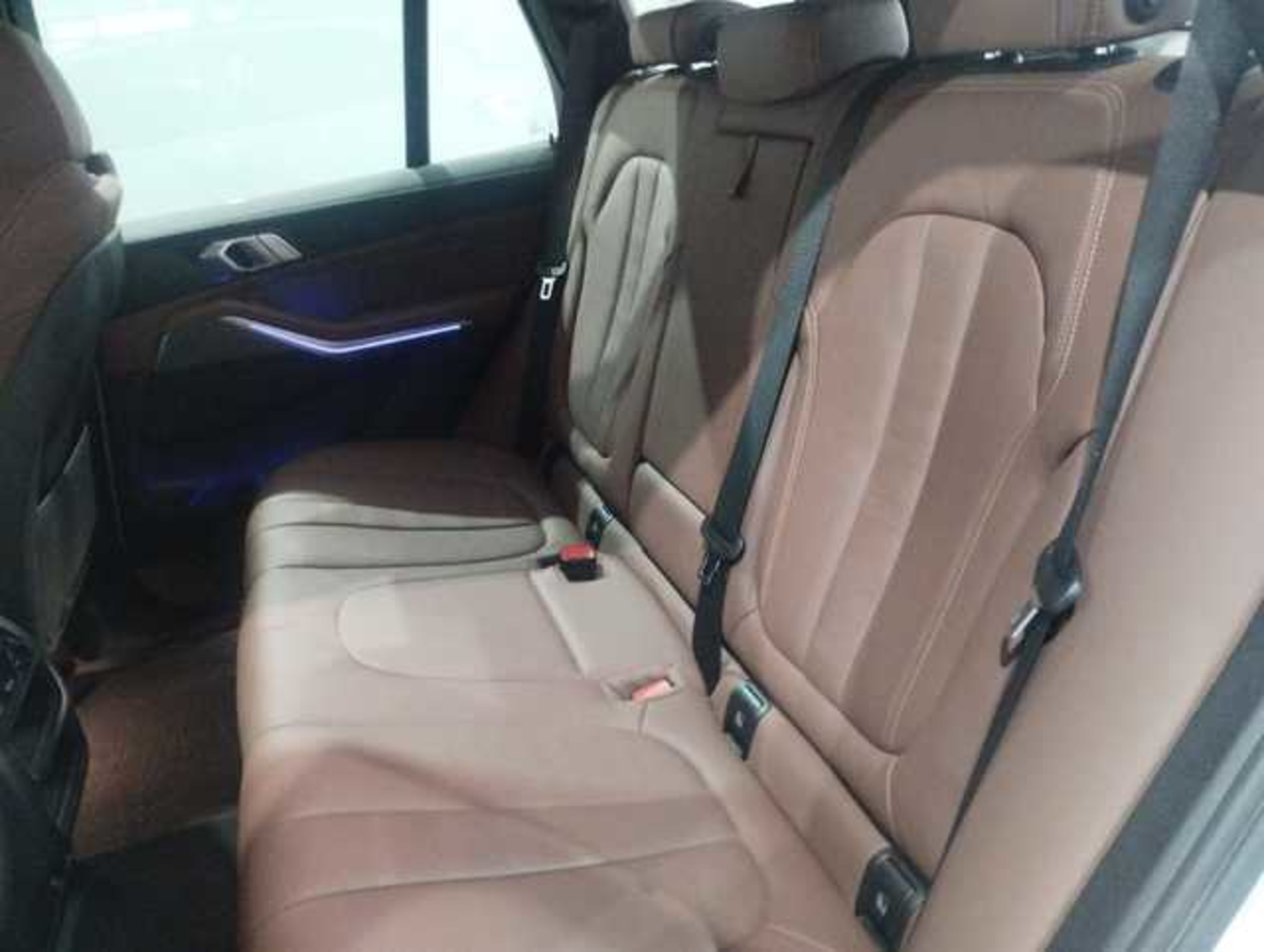 Renting BMW X5 xDrive30d 210 kW (286 CV) 5