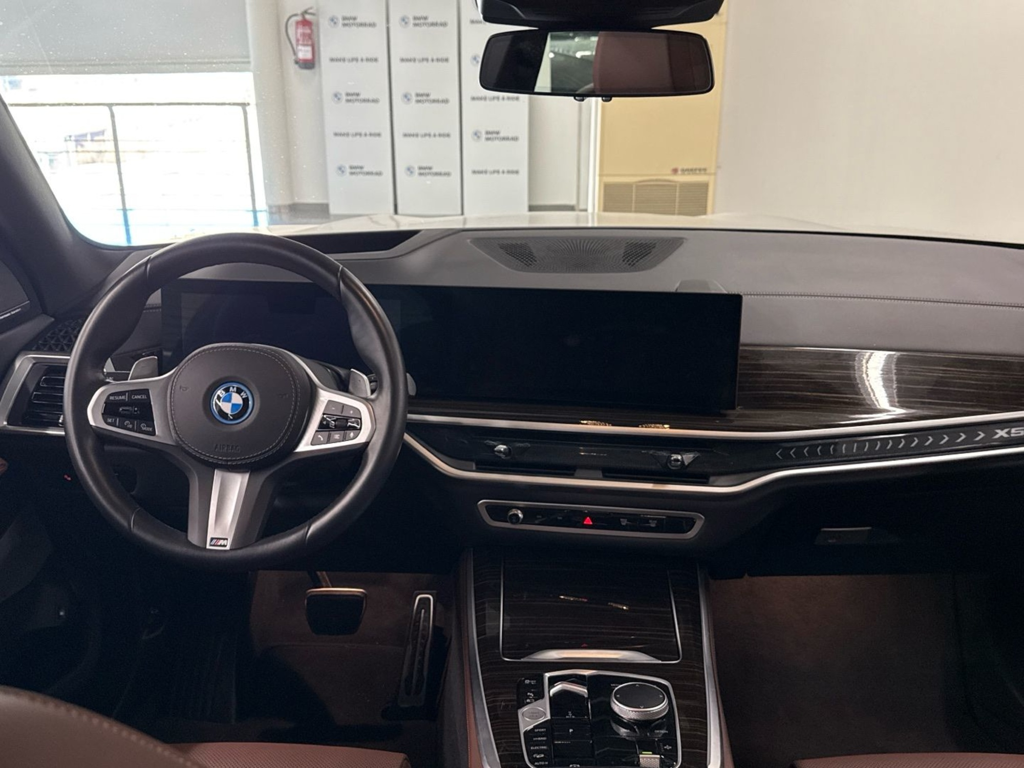 Renting BMW X5 xDrive50e xLine 360 kW (489 CV)