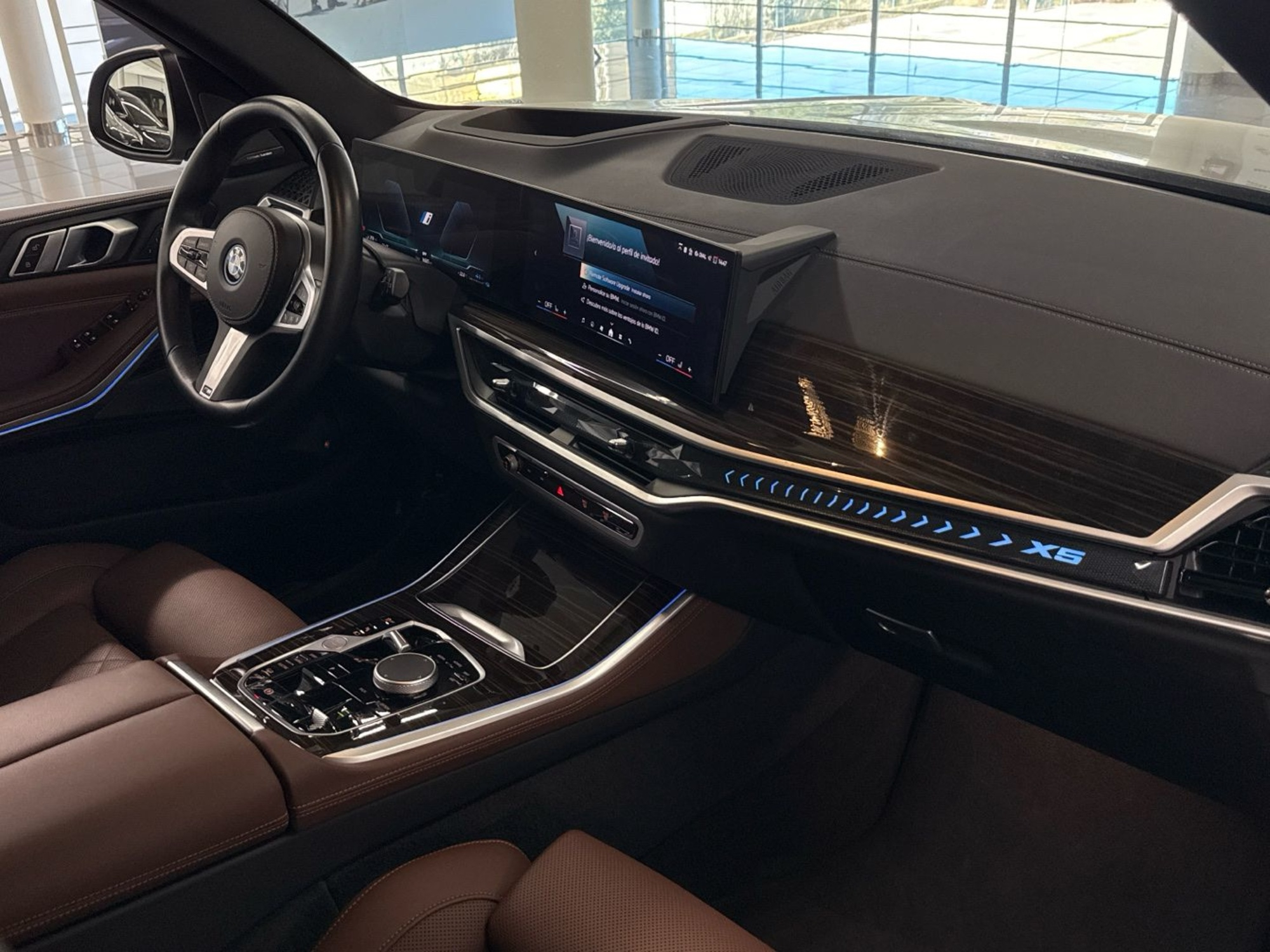 Renting BMW X5 xDrive50e xLine 360 kW (489 CV)