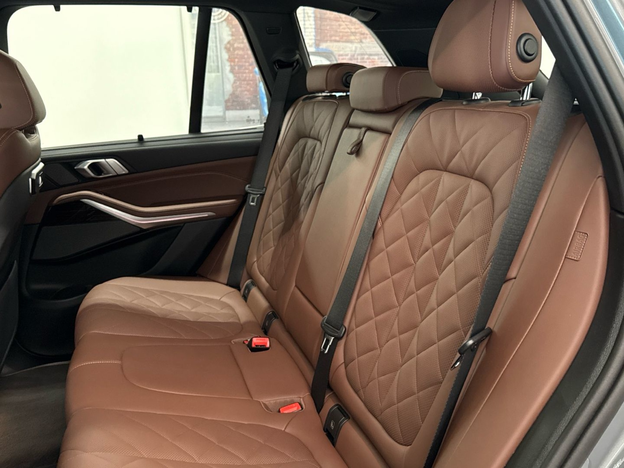Renting BMW X5 xDrive50e xLine 360 kW (489 CV)