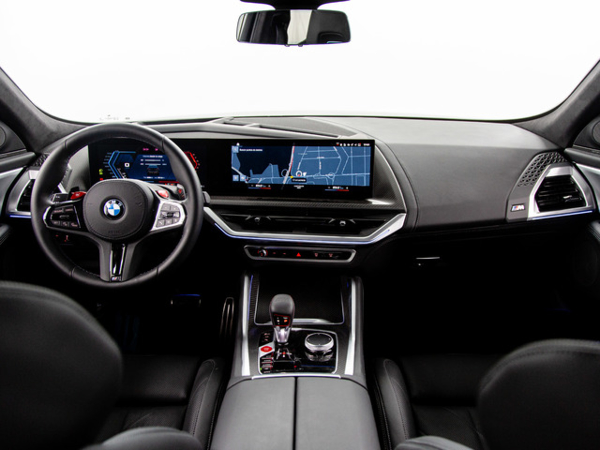 Renting BMW XM 4.4 PHEV 480 kW (653 CV)