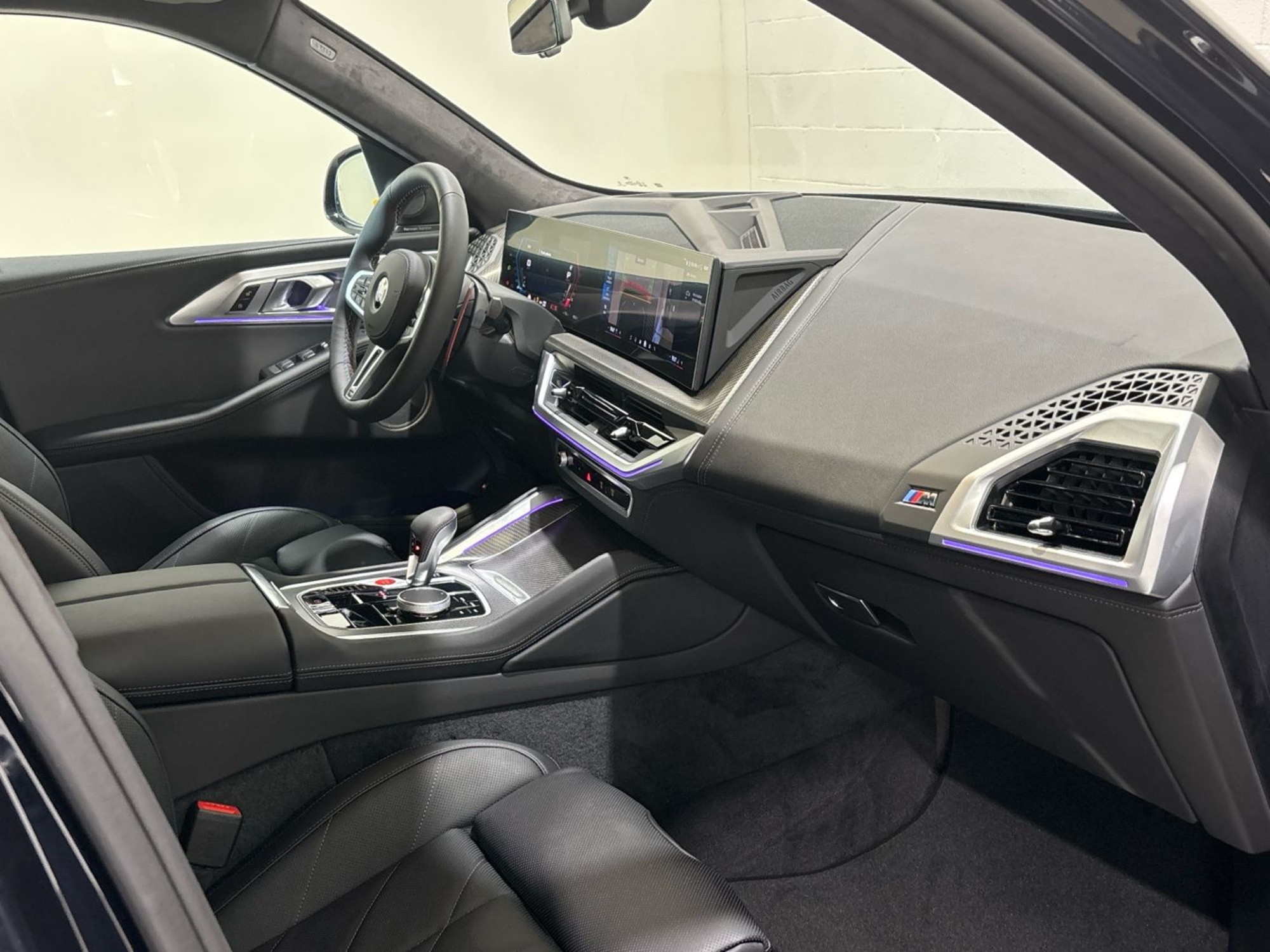Renting BMW XM 50e 350 kW (476 CV) 7