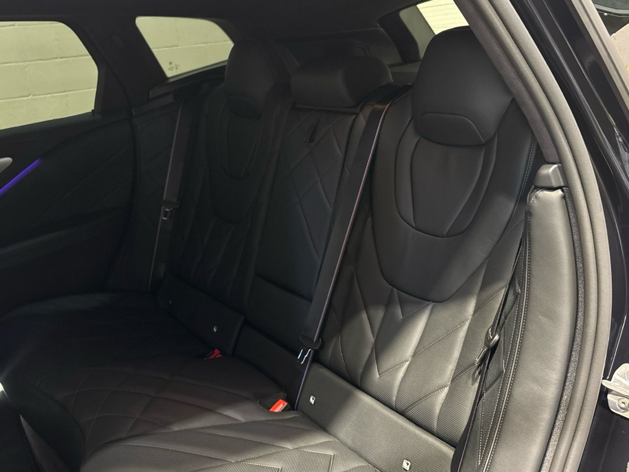 Renting BMW XM 50e 350 kW (476 CV) 7