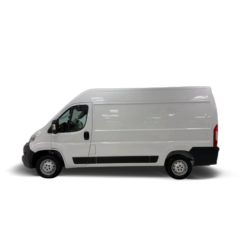 Renting Citroen Jumper Fg. 2.2BlueHDi 35 L2H2 S&amp;S 120 Blanco