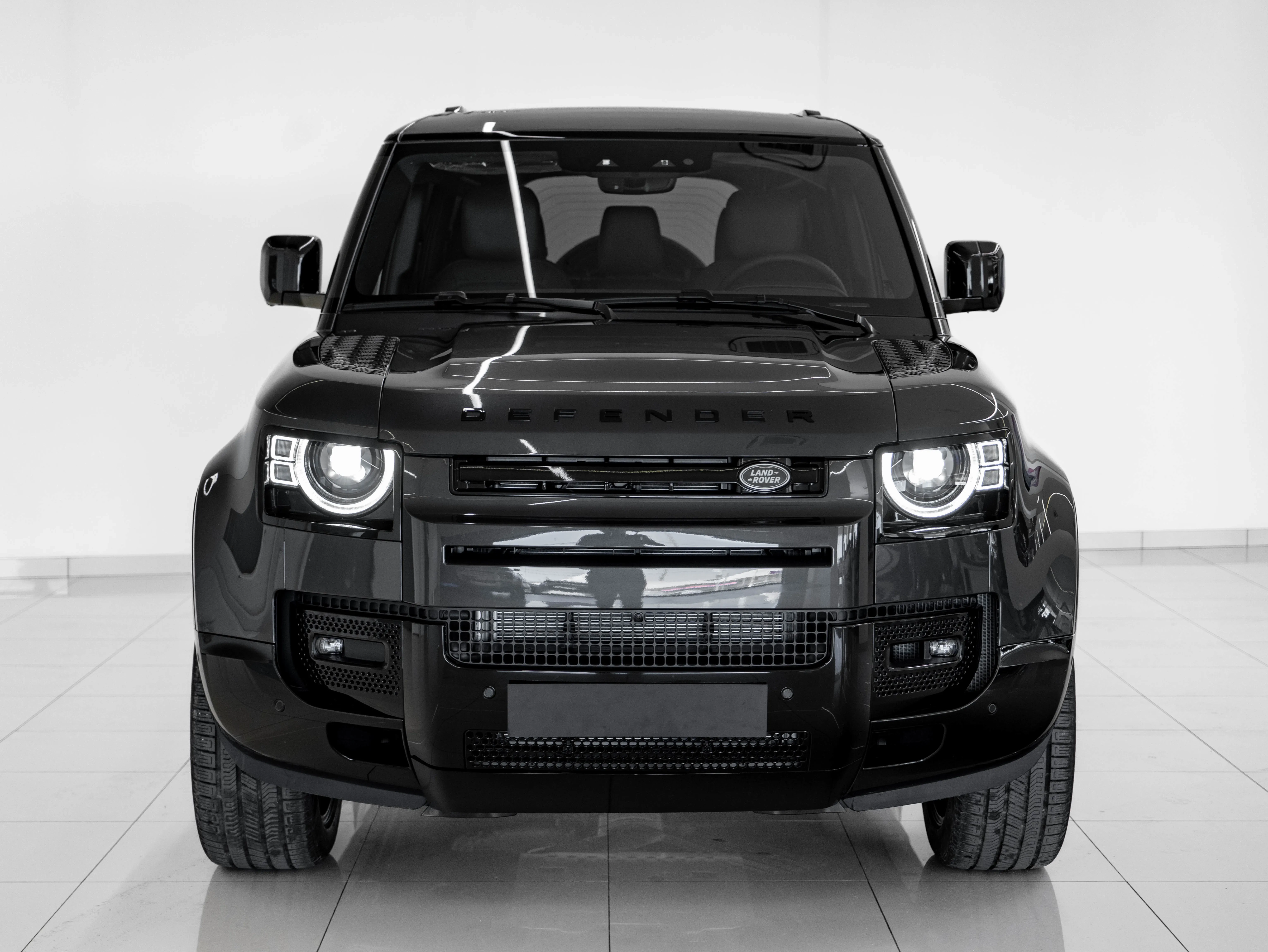 Renting LAND ROVER Defender 110 3.0D l6 MHEV X-Dynamic SE AWD Aut. 300