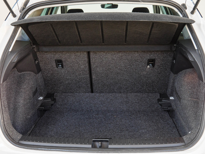 Renting SEAT Arona 1.0 TSI Style XM 85 kW (115 CV) Ocasión 4